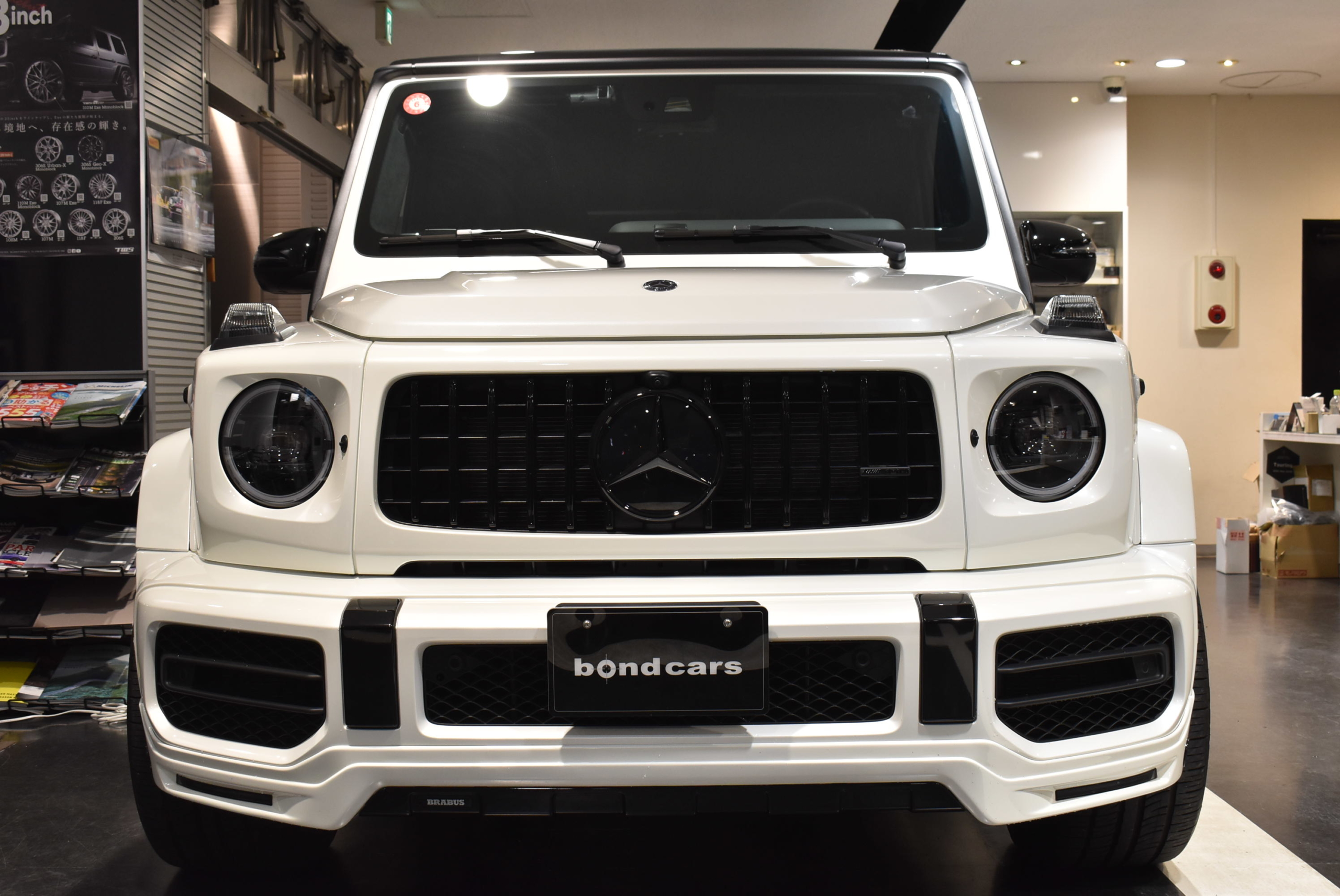 メルセデスAMG G63 ストロンガーザンタイムエディション BRABUSフロントリップ 各部ブラックアウト Hellaブラックヘッドライト ナイトパッケージ仕様 レーダー&ドラレコ