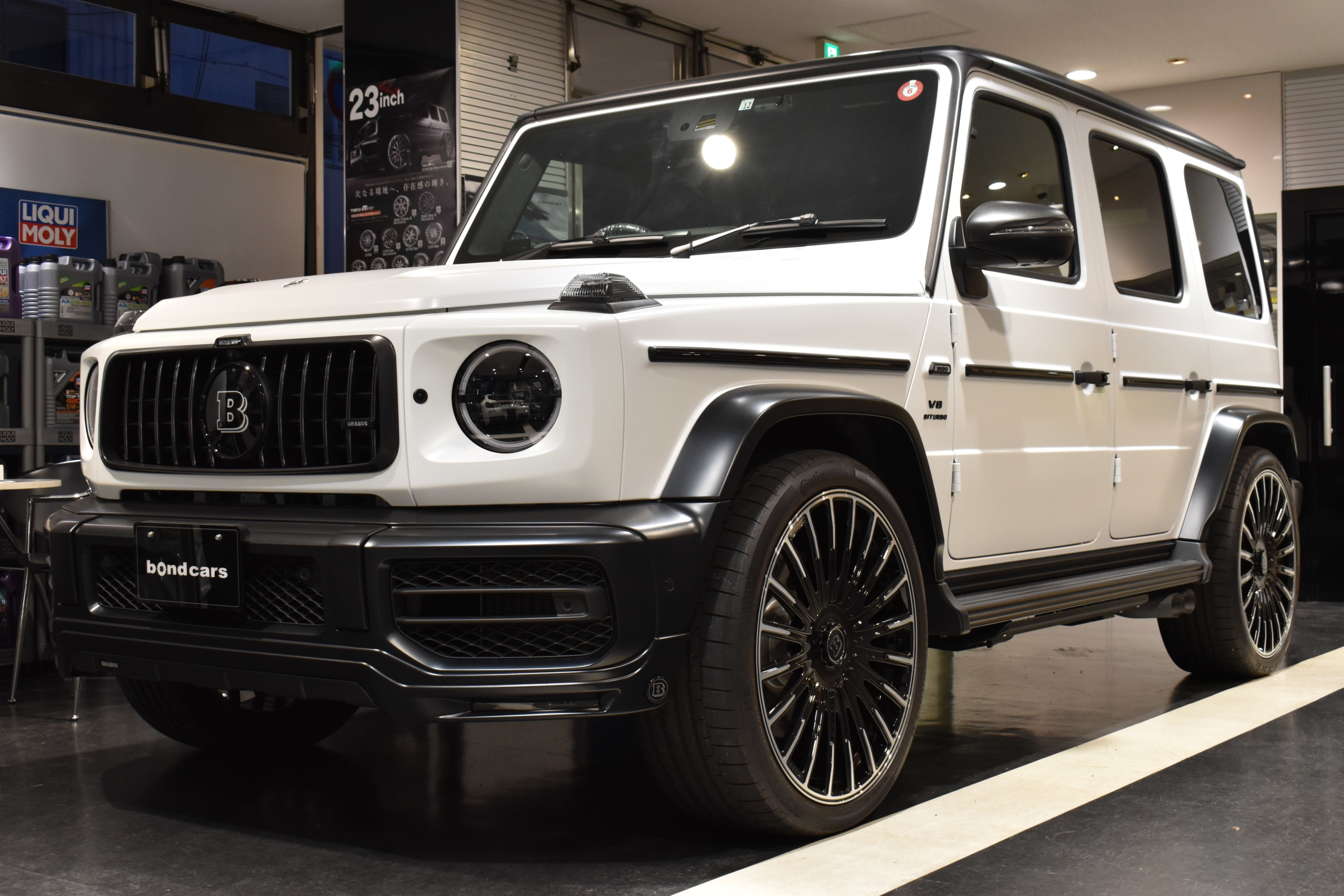 メルセデスAMG G63　マグノヒーローED　右H　マグノオパリスホワイト　BRABUSエアロキット・モノＺＶ24インチアルミ・マフラー　電動サイドステップ　イージークローザー　ダウンサス
