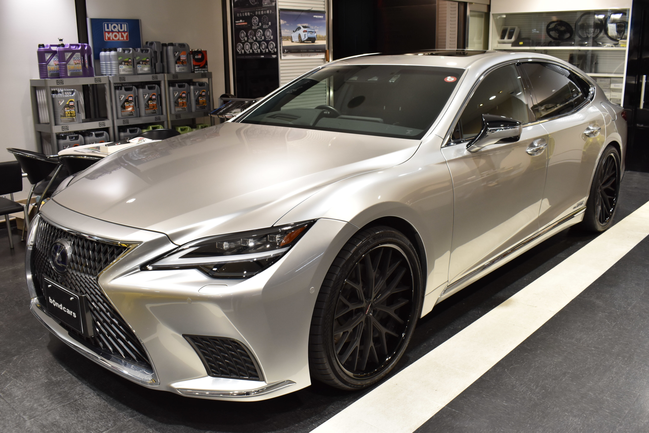 LEXUS　LS500ｈ　バージョンＬ　マークレビンソンオーディオ　３眼LEDヘッドライト　シートヒーター＆ベンチレーション　サンルーフ　HYPERFORGED　HF-LMC 22インチ　エアサスコントローラー