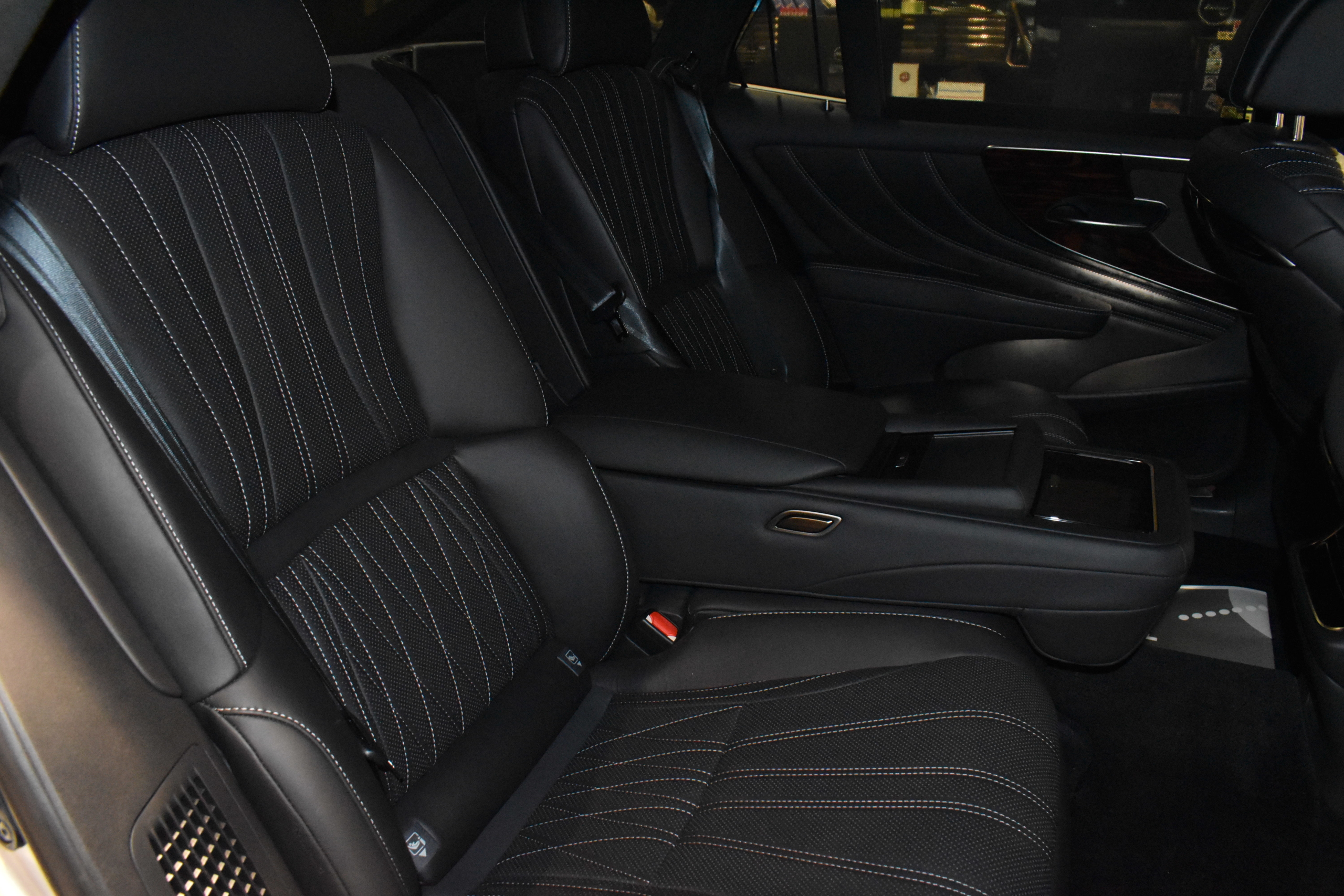 LEXUS　LS500ｈ　バージョンＬ　マークレビンソンオーディオ　３眼LEDヘッドライト　シートヒーター＆ベンチレーション　サンルーフ　HYPERFORGED　HF-LMC 22インチ　エアサスコントローラー