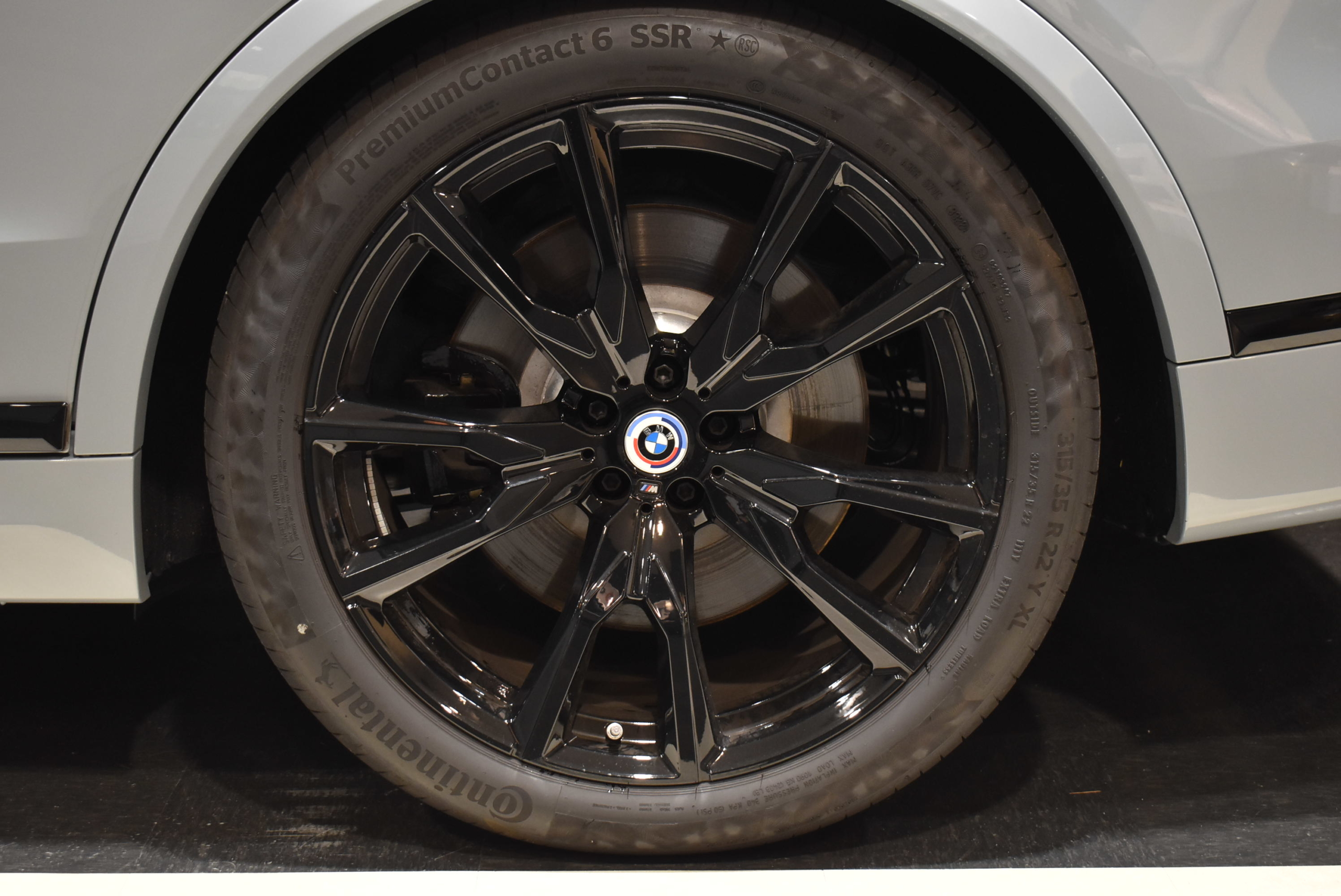 BMW X7 M60i xDrive ブルックリングレー 22インチOPアルミ カーボンインテリア パノラマルーフ B&Wオーディオ