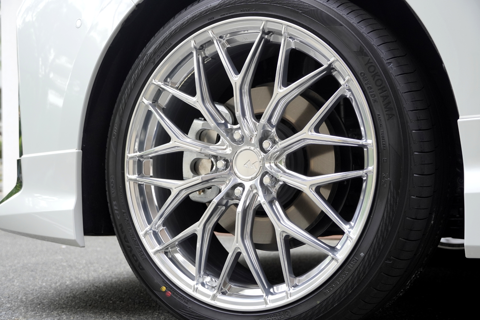 40系　ヴェルファイア　ラッピング　セキュリティ　AKforged ホイール交換　カスタム