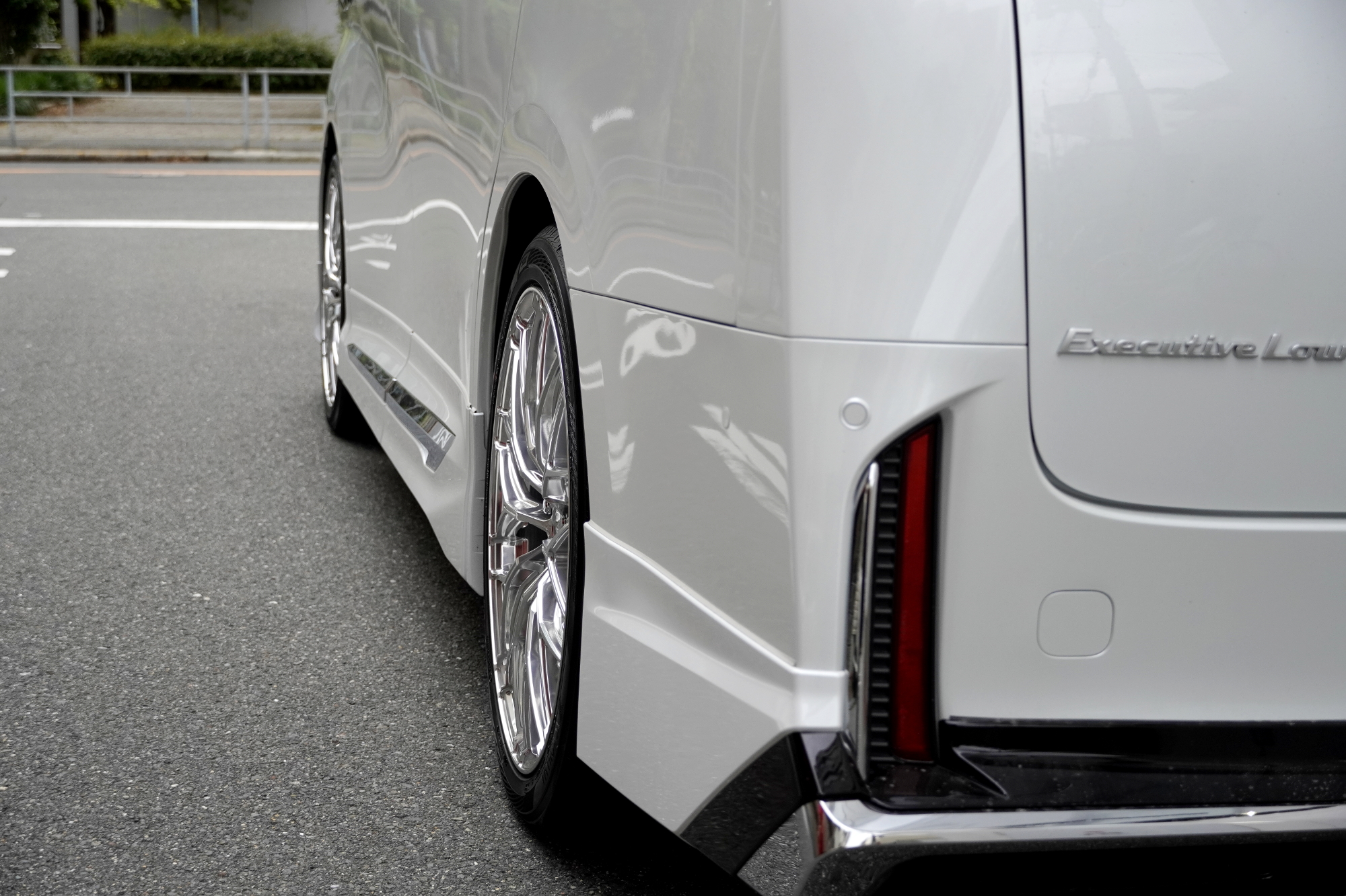 40系　ヴェルファイア　ラッピング　セキュリティ　AKforged ホイール交換　カスタム