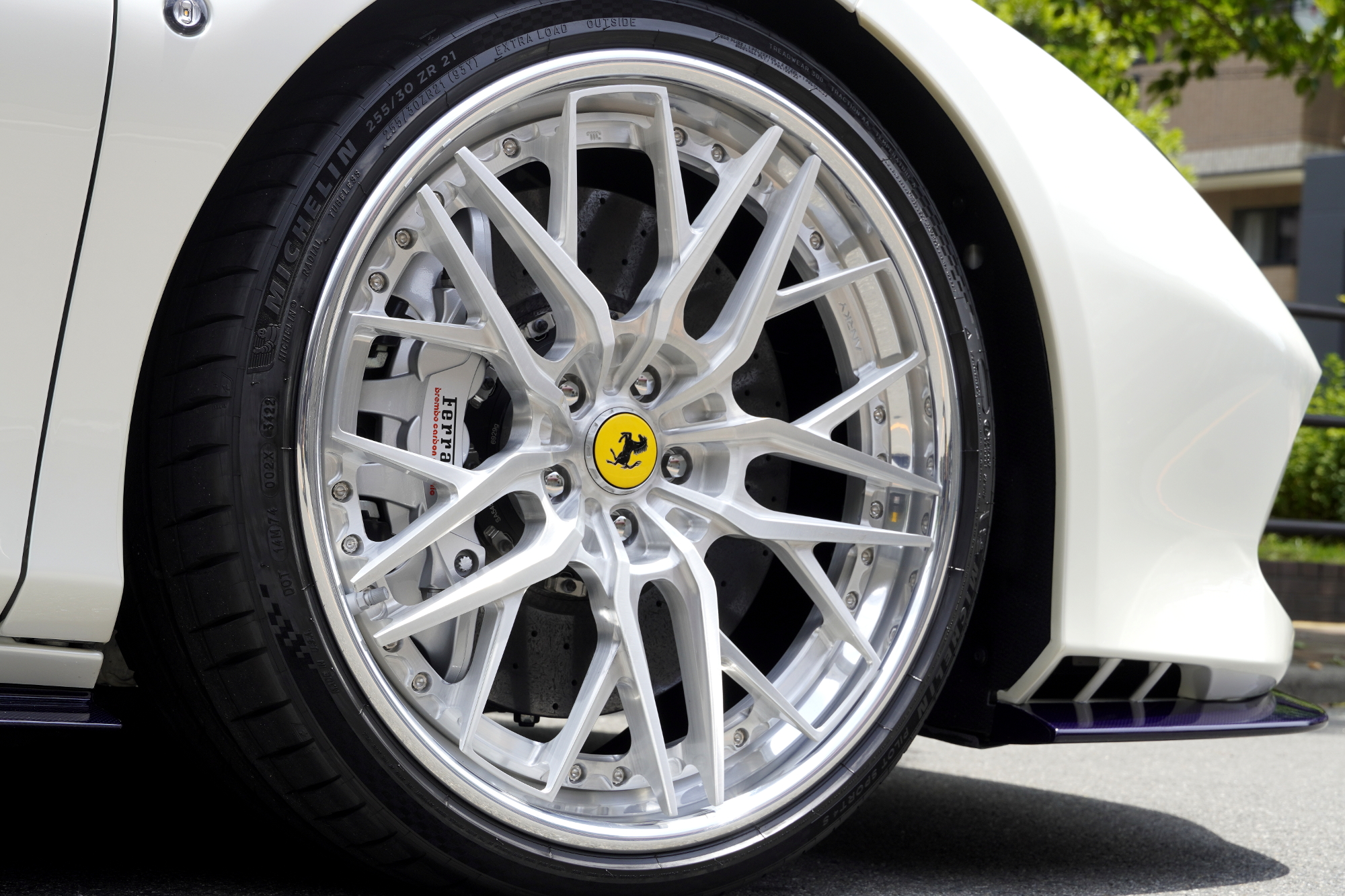フェラーリ　F8 ホイール交換　anrky ローダウン　カスタム