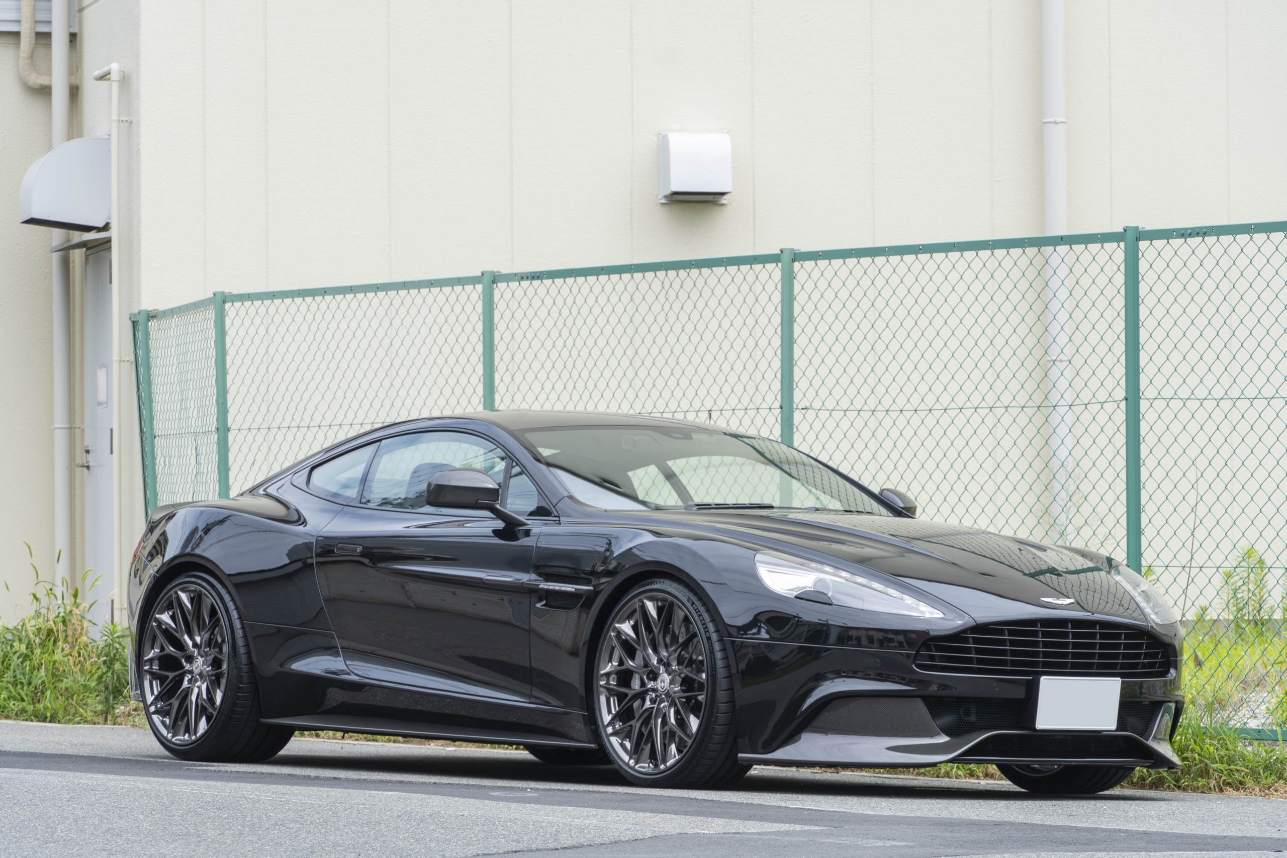 Aston Martin Vanquish×HRE Wheels・ROBERUTAリフター ボンド大阪