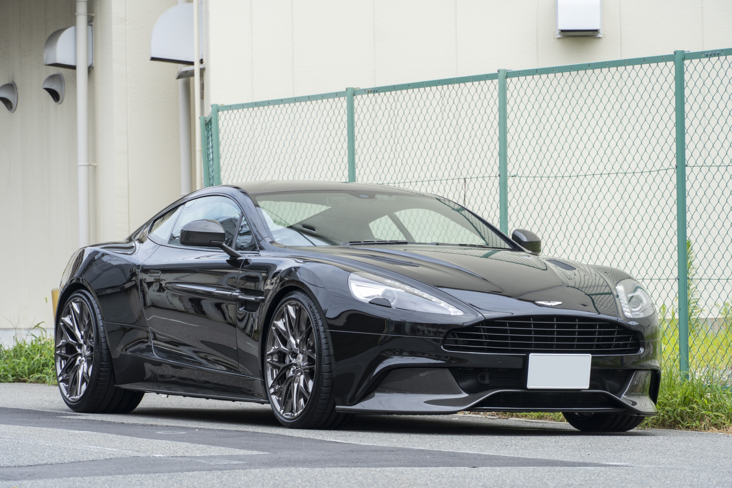 Aston Martin Vanquish×HRE Wheels・ROBERUTAリフター ボンド大阪