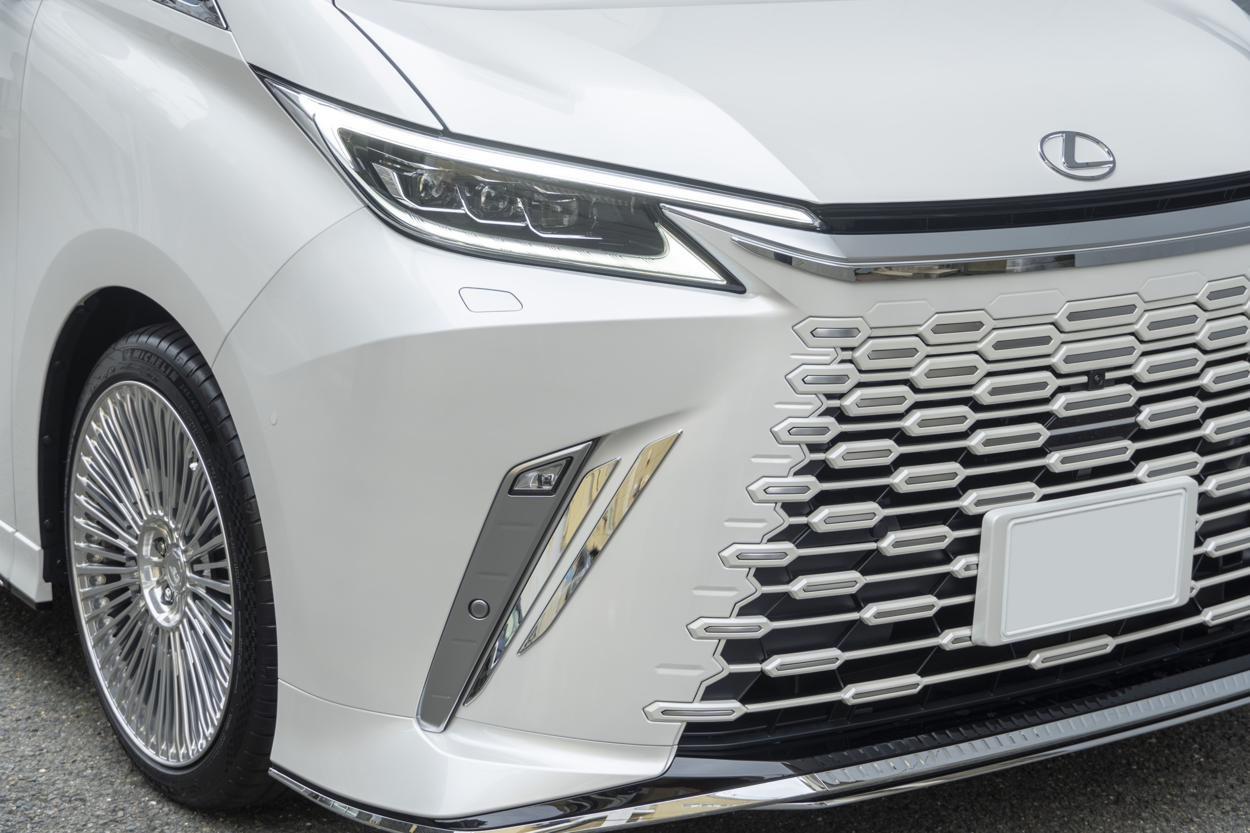LEXUS LM500h×BC Forged MKP45 ホイール ボンド大阪