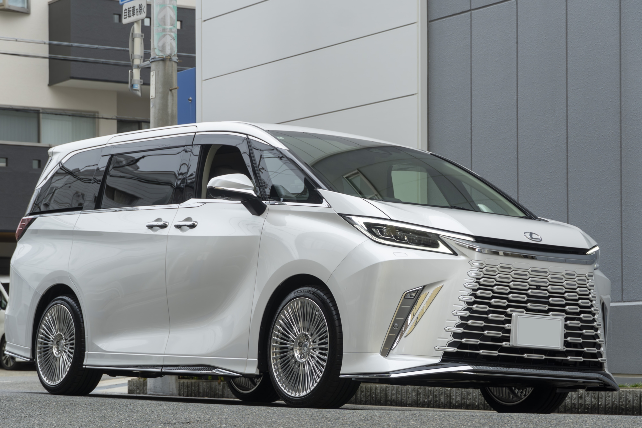 LEXUS LM500h×BC Forged MKP45 ホイール ボンド大阪
