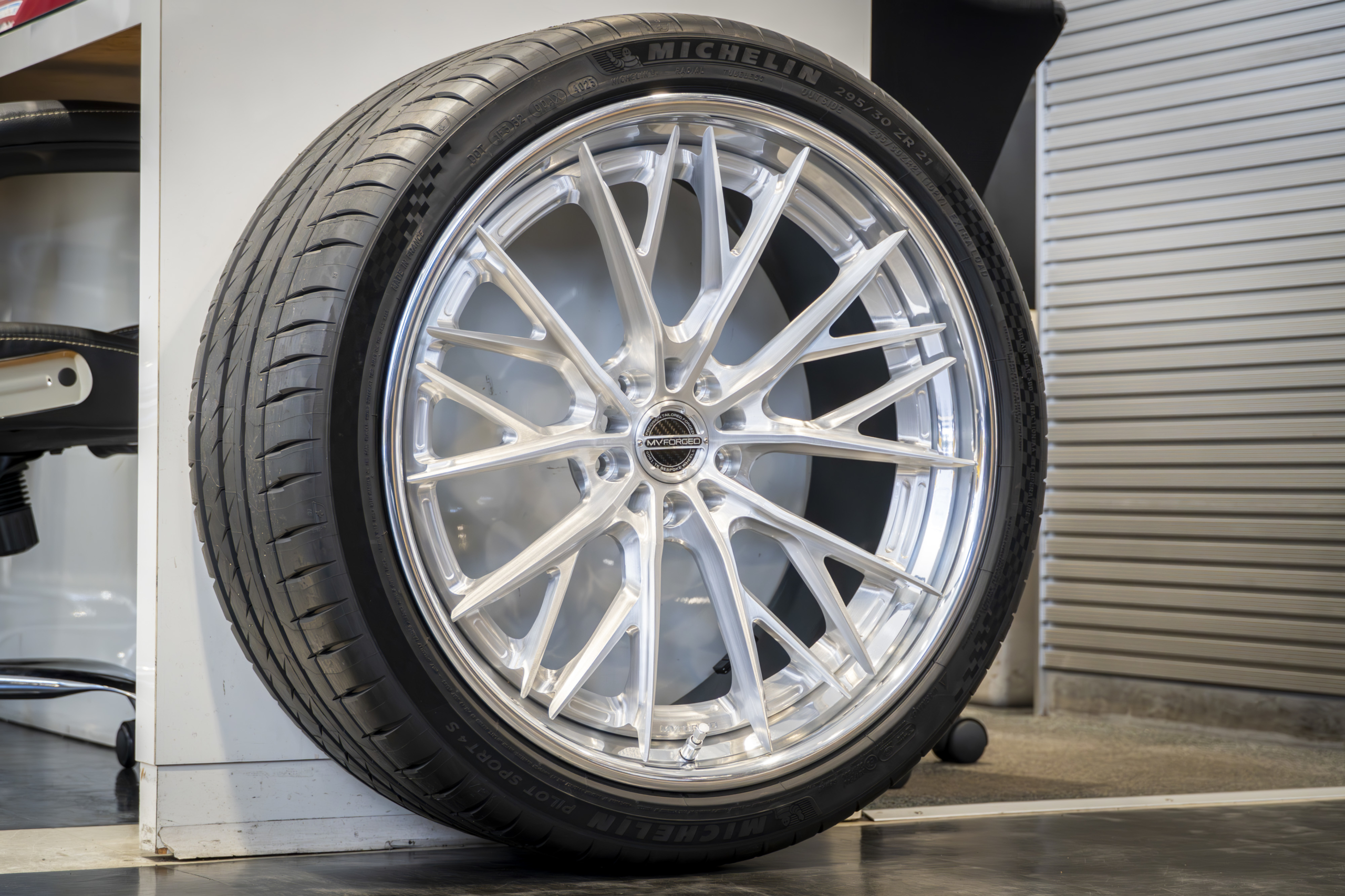 MV Forged MR-241 マセラティ 新型グラントゥーリズモ M189 ボンド大阪