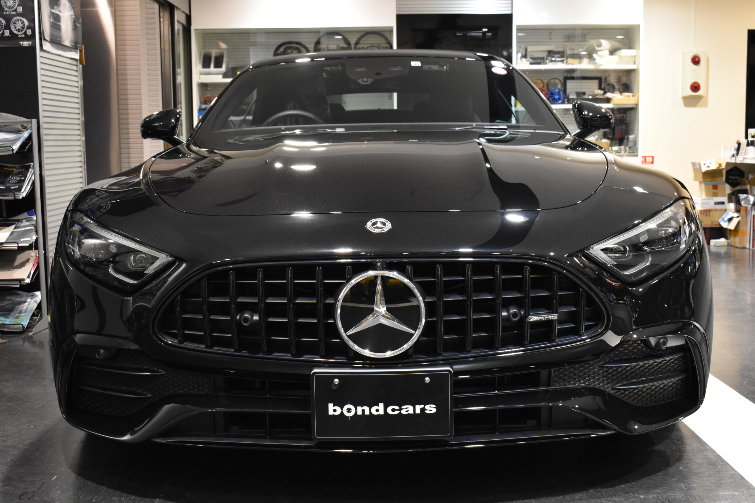 メルセデスAMG SL43　 BSG搭載モデル　ヘッドアップディスプレイ　幌黒色　右ハンドル　シートヒーター＆ベンチレーション　Fグリルフィン・Ｆ／Ｓ／Ｒモール・Ｒマフラーエンド・ブラックペイント　レーダー＆ドラレコ