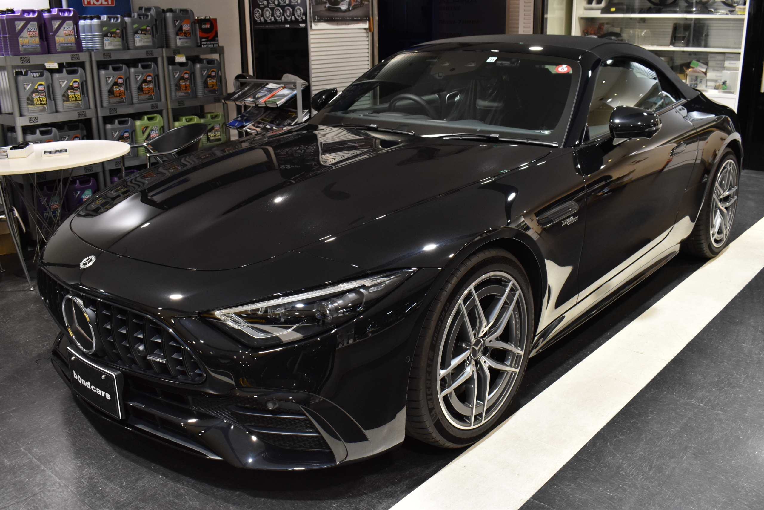メルセデスAMG SL43　 BSG搭載モデル　ヘッドアップディスプレイ　幌黒色　右ハンドル　シートヒーター＆ベンチレーション　Fグリルフィン・Ｆ／Ｓ／Ｒモール・Ｒマフラーエンド・ブラックペイント　レーダー＆ドラレコ