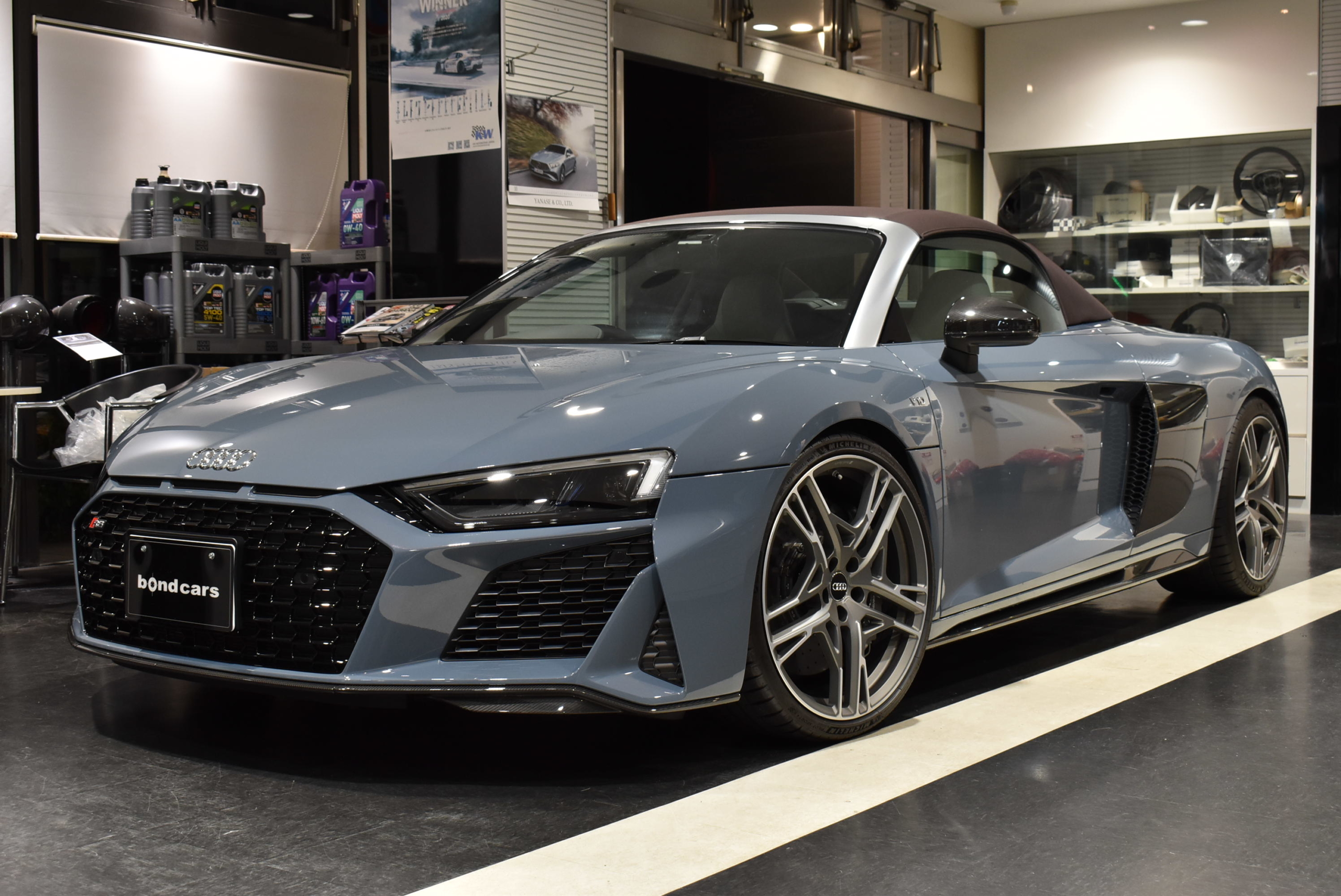 AUDI R8スパイダー　V10パフォーマンス　カーボンブレーキ　カーボンインテリア＆エクステリアパッケージ　バング＆オルフセンオーディオ　レーダー＆ドラレコ　スペーサー