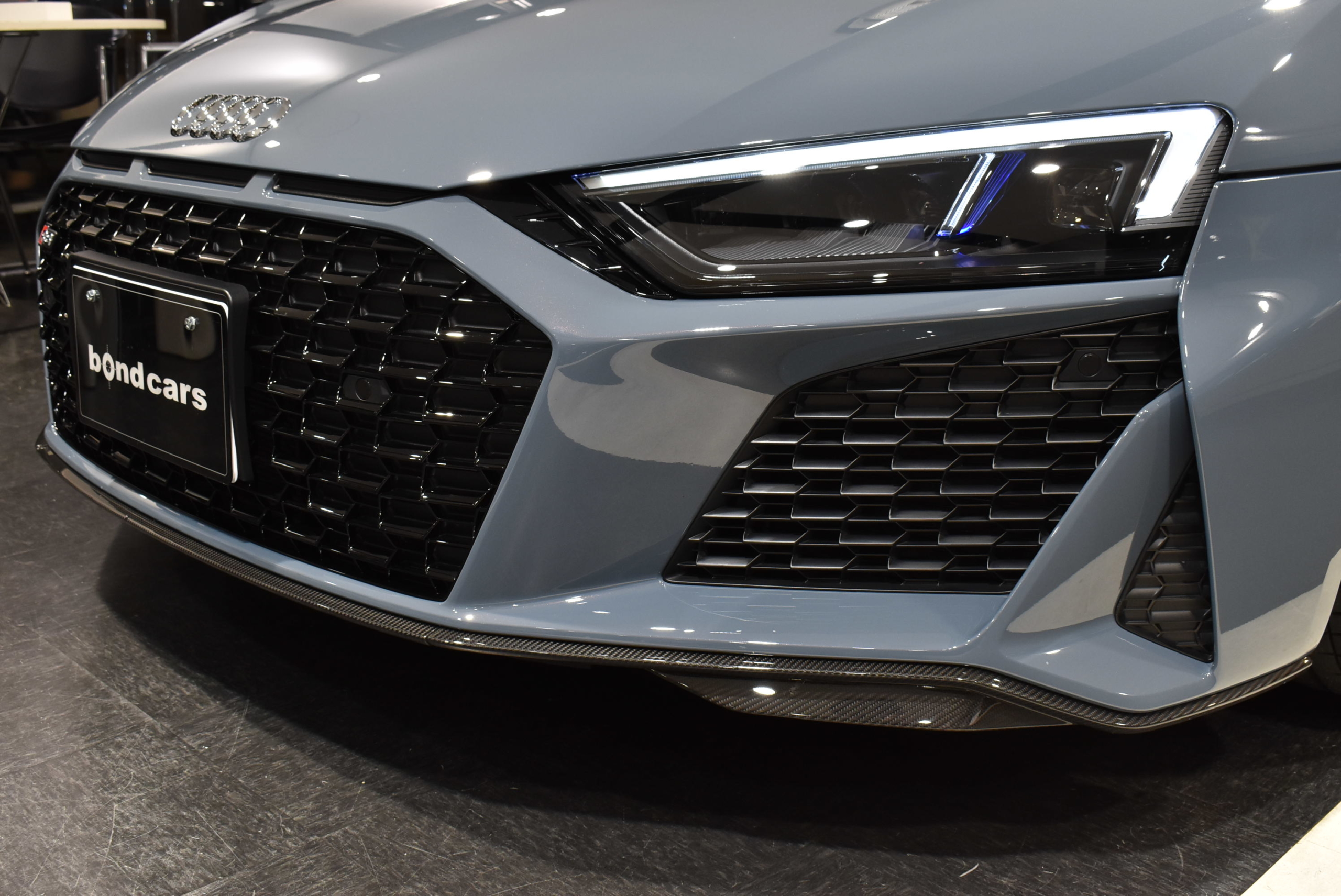 AUDI R8スパイダー　V10パフォーマンス　カーボンブレーキ　カーボンインテリア＆エクステリアパッケージ　バング＆オルフセンオーディオ　レーダー＆ドラレコ　スペーサー