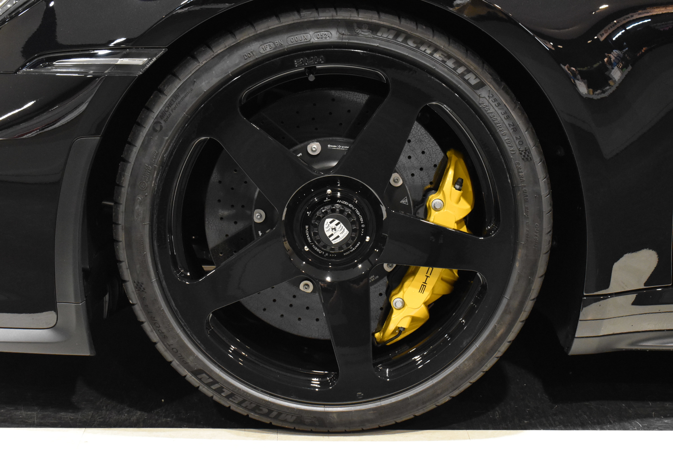 ポルシェ　992　GT3ツーリングPKG　PCCB　フロントリフター　HREアルミホイール　スポーツクロノPKG　LEDヘッドライト