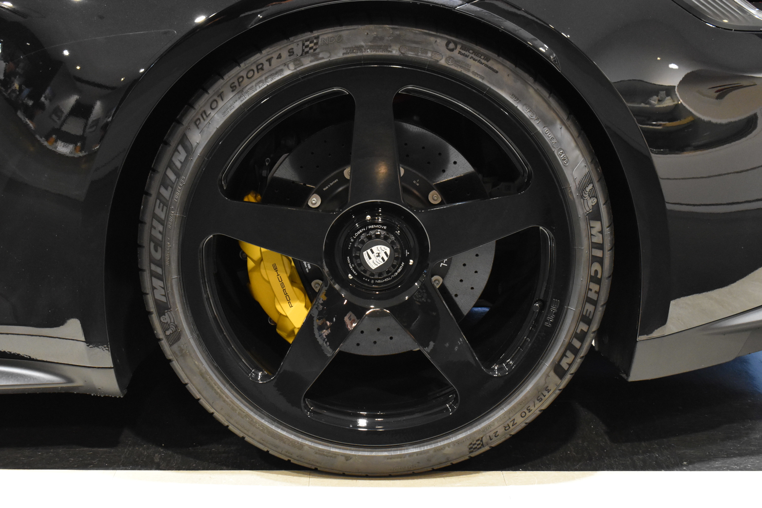 ポルシェ　992　GT3ツーリングPKG　PCCB　フロントリフター　HREアルミホイール　スポーツクロノPKG　LEDヘッドライト