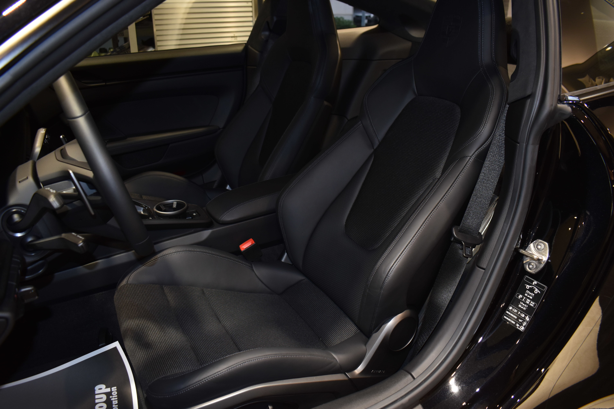 ポルシェ　992　GT3ツーリングPKG　PCCB　フロントリフター　HREアルミホイール　スポーツクロノPKG　LEDヘッドライト