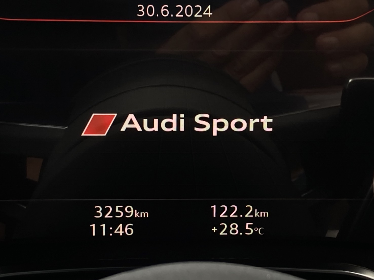 AUDI R8スパイダー　V10パフォーマンス　カーボンブレーキ　カーボンインテリア＆エクステリアパッケージ　バング＆オルフセンオーディオ　レーダー＆ドラレコ　スペーサー