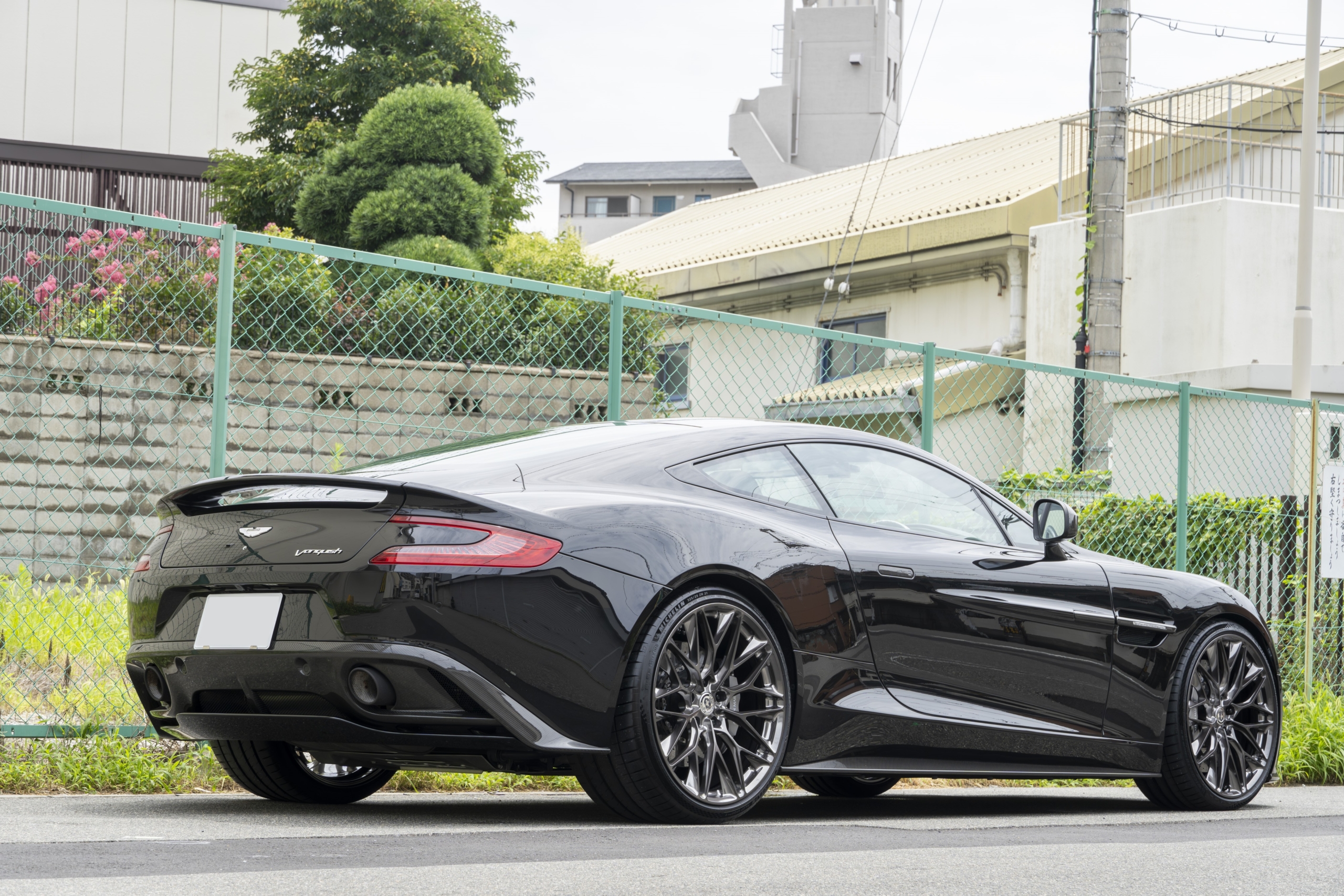 Aston Martin Vanquish×HRE Wheels・ROBERUTAリフター ボンド大阪