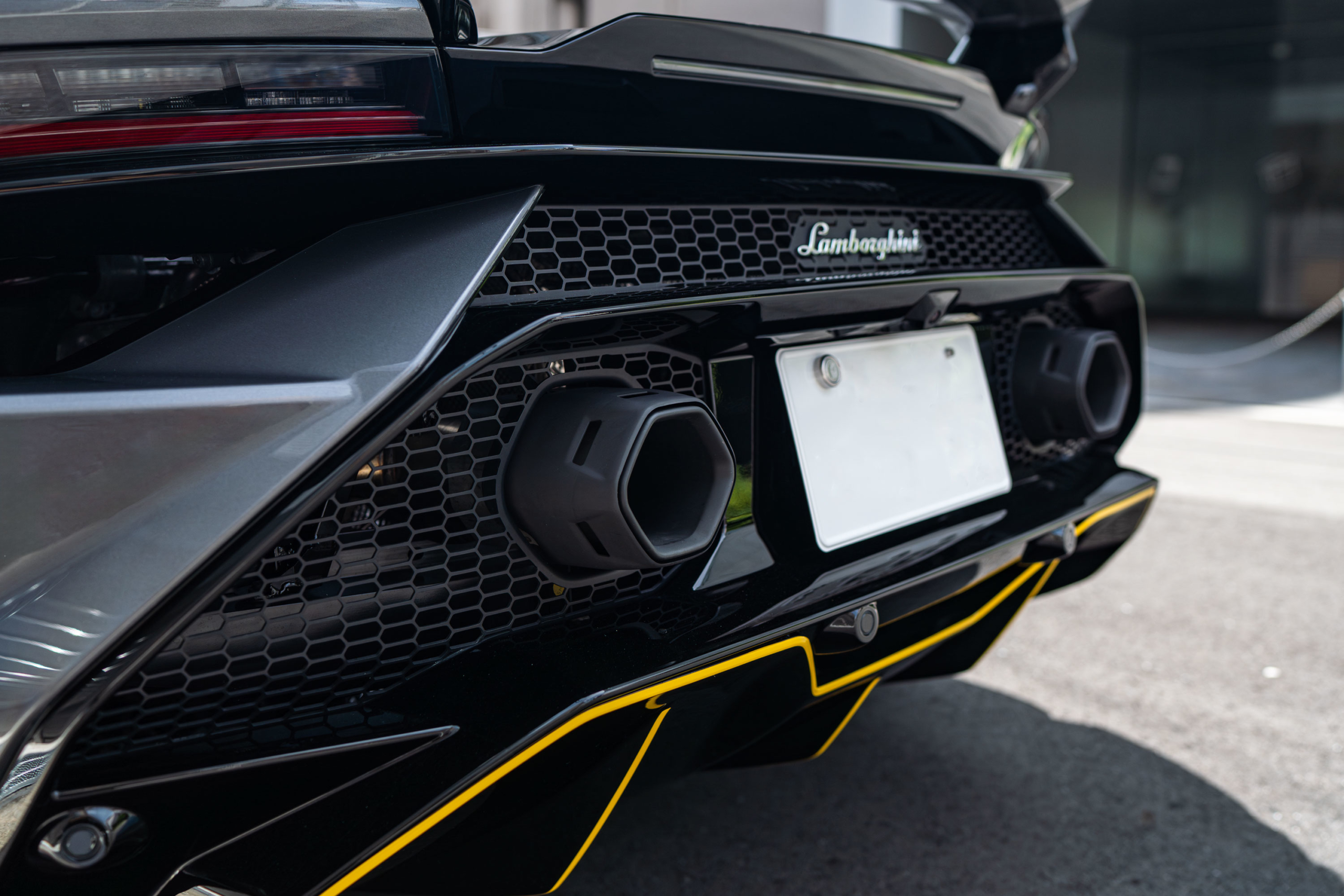 ランボルギーニ　ウラカン　テクニカ　マフラーバルブ　プロテクションフィルム施工　カスタム