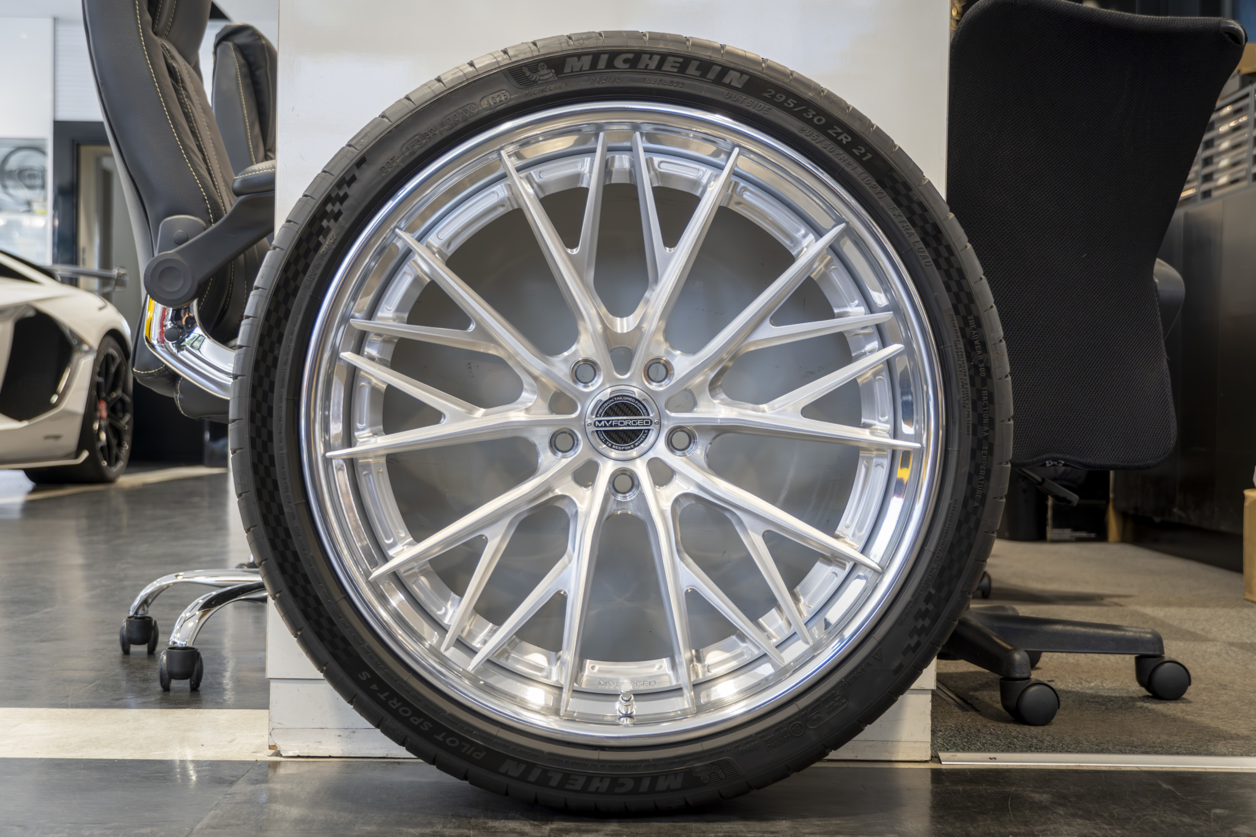 MV Forged MR-241 マセラティ 新型グラントゥーリズモ M189 ボンド大阪