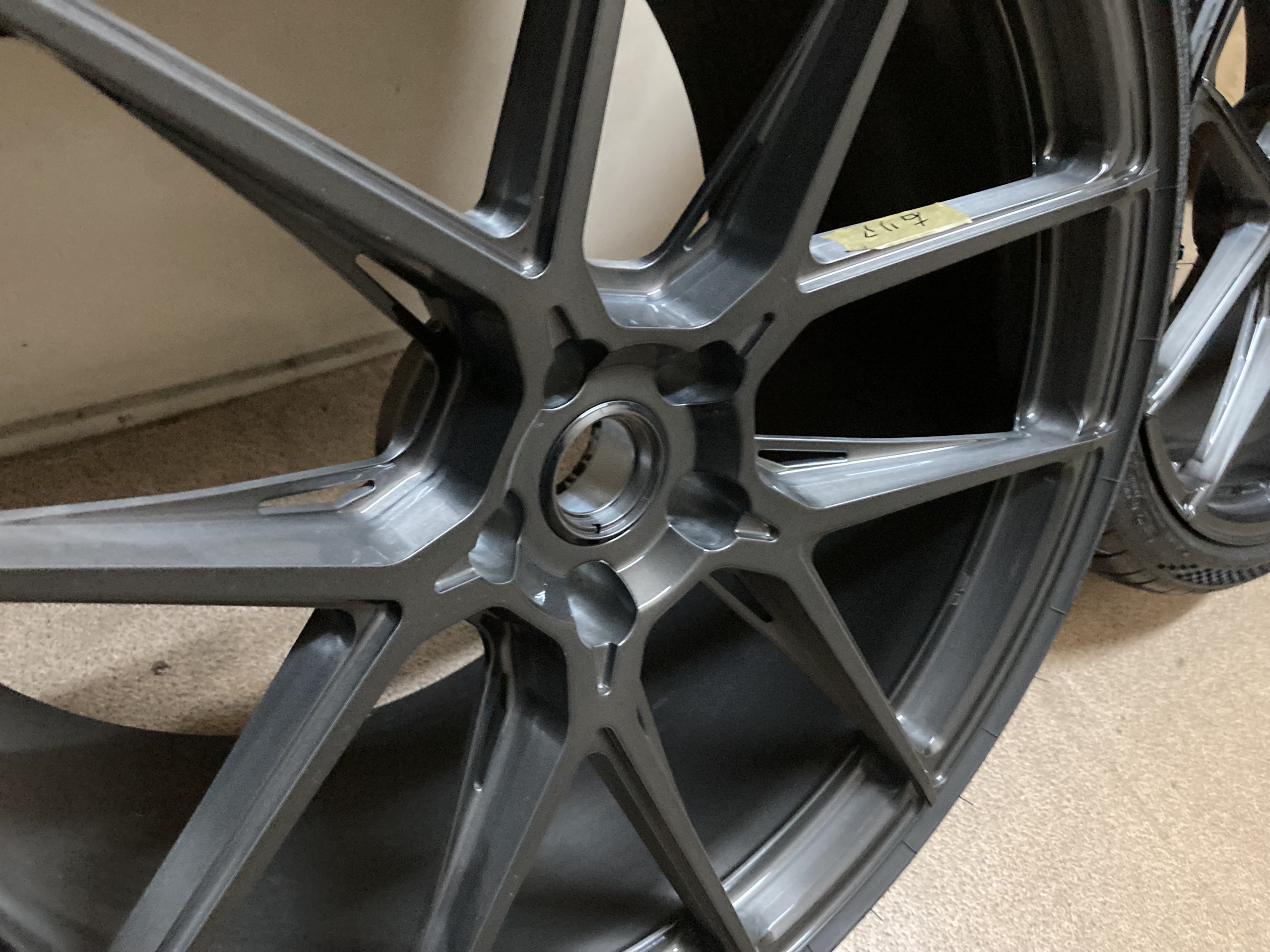 フェラーリ　812 BCforged　中古　特価