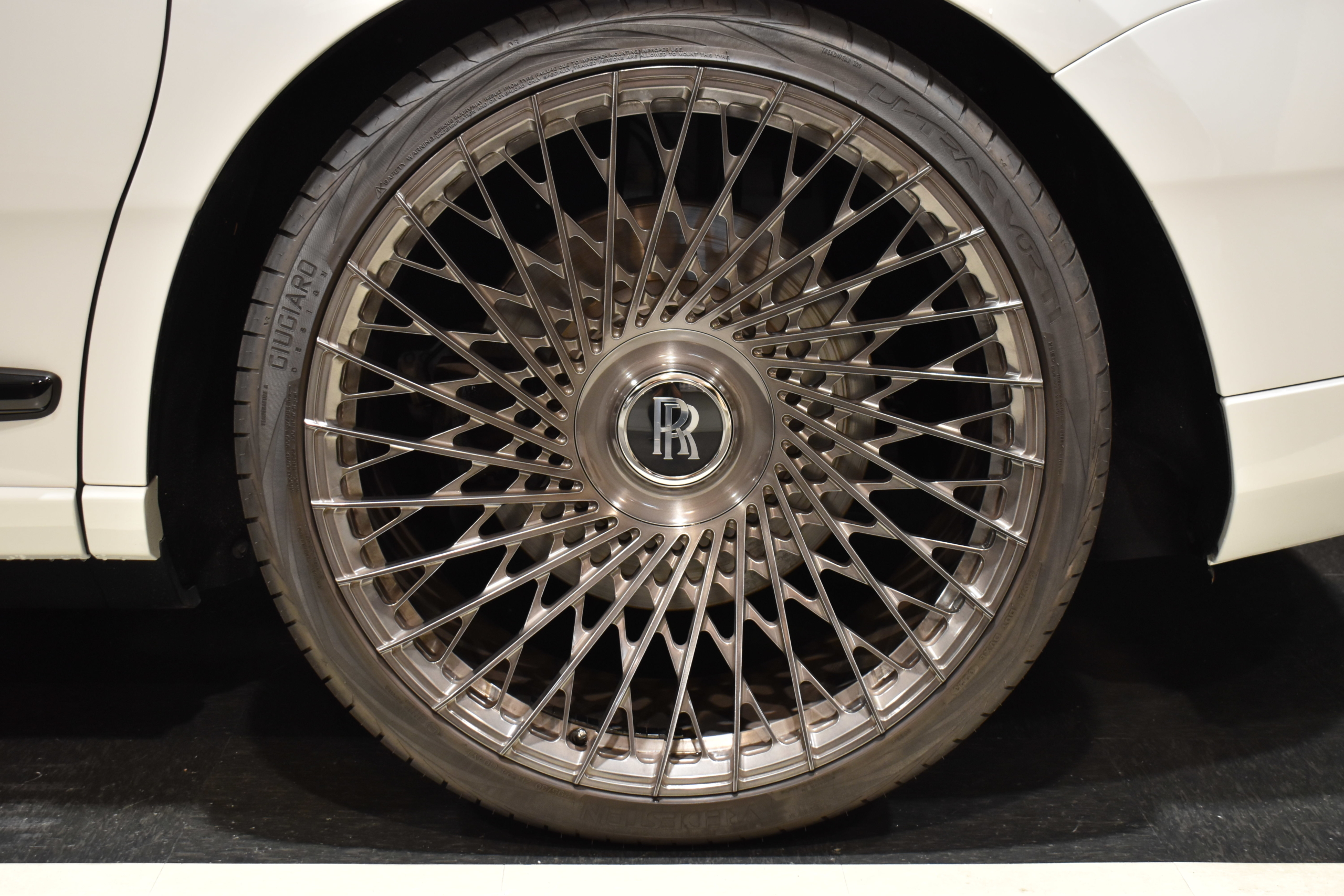 ロールスロイス　カリナン　ブラックバッジ　シューティングスターヘッドライナー　コーチライン　VOSSEN　S21-11T　24インチアルミホイール　ローダウン　レーダー＆ドライブレコーダー