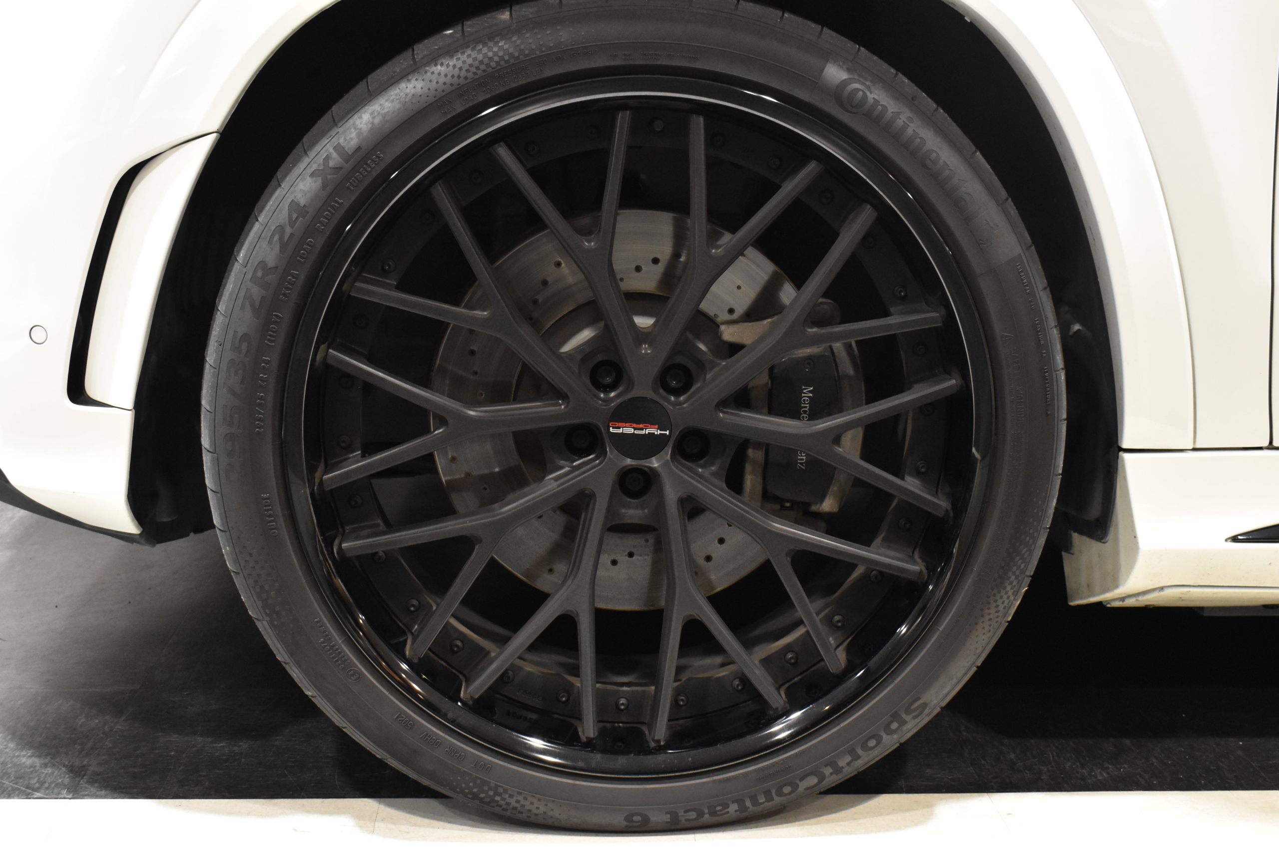 メルセデスベンツ　GLS400ｄ　4MATIC　AMGライン　HYPERFORGED　HF-DIC　24インチアルミ　電動サイドステップ　各部ラッピング　リアモニター×2　ローダウン