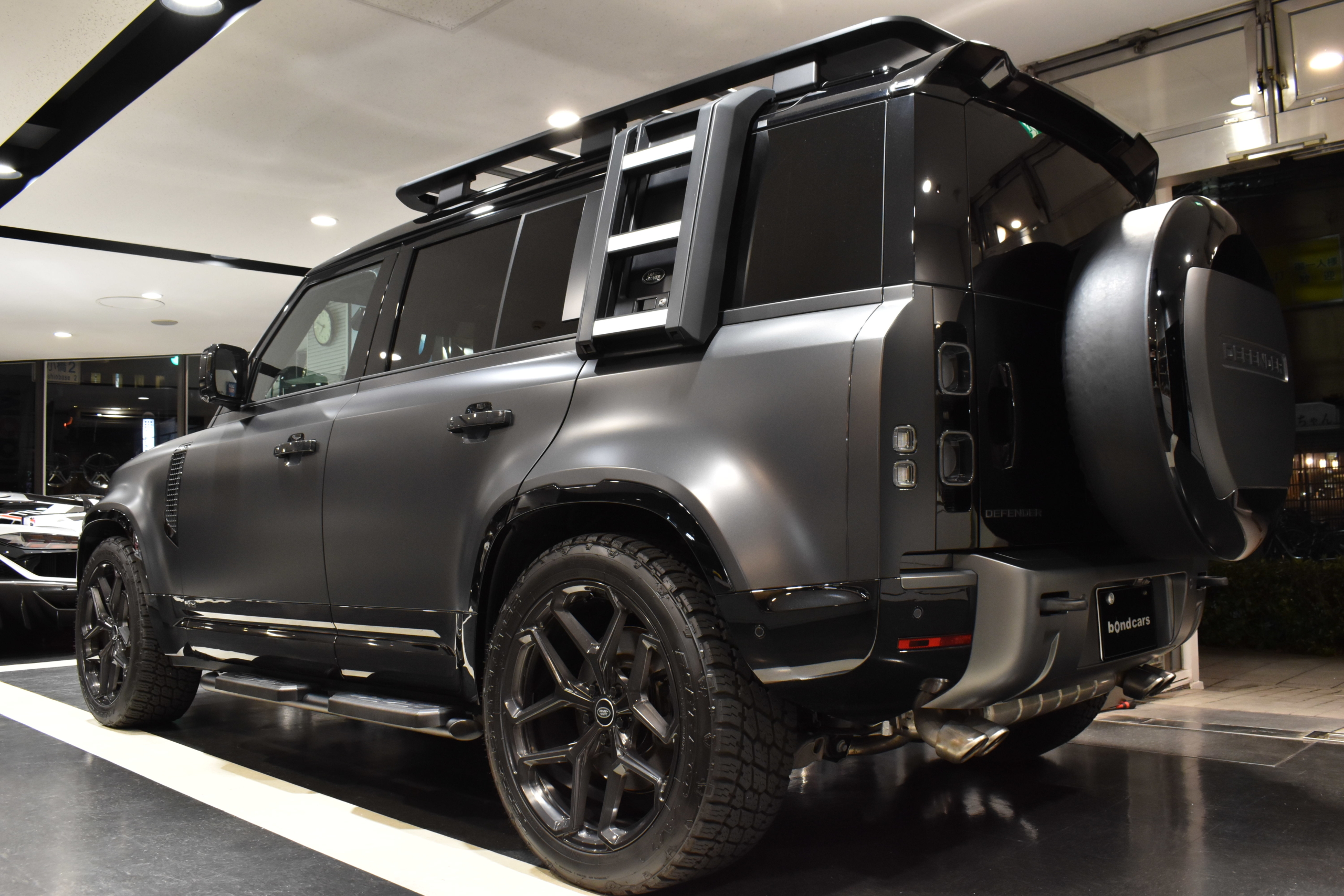 ランドローバー ディフェンダー110 V8 カルパチアンED(限定車) 純正ルーフキャリア他 BC FORGED 22インチ URBAN AUTOMOTIVE(ハイパワーLED/FOGセット・ブラックサイドステップ・ルーフスポイラー