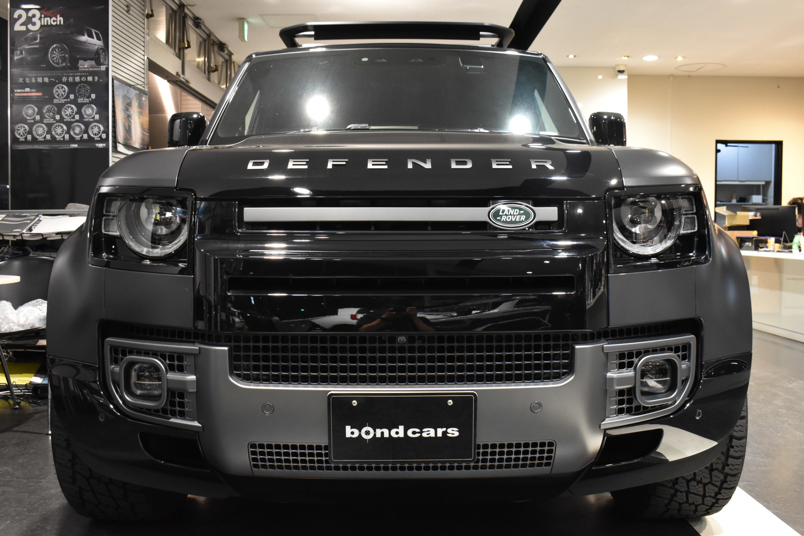 ランドローバー ディフェンダー110 V8 カルパチアンED(限定車) 純正ルーフキャリア他 BC FORGED 22インチ URBAN AUTOMOTIVE(ハイパワーLED/FOGセット・ブラックサイドステップ・ルーフスポイラー