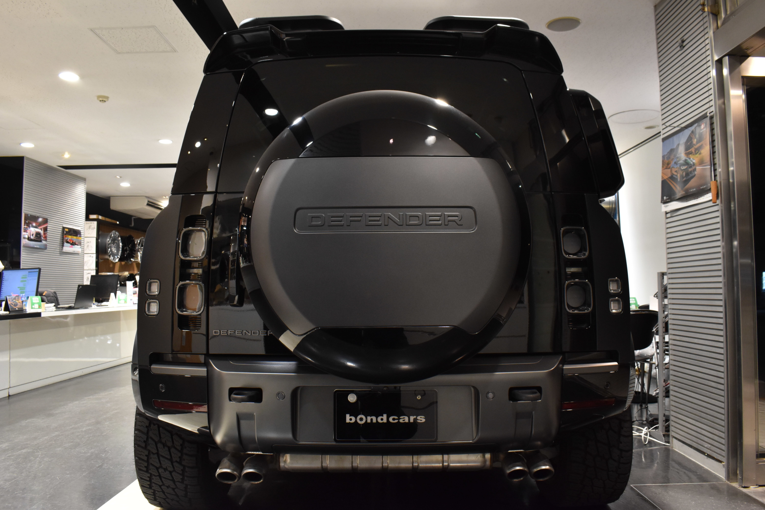 ランドローバー ディフェンダー110 V8 カルパチアンED(限定車) 純正ルーフキャリア他 BC FORGED 22インチ URBAN AUTOMOTIVE(ハイパワーLED/FOGセット・ブラックサイドステップ・ルーフスポイラー