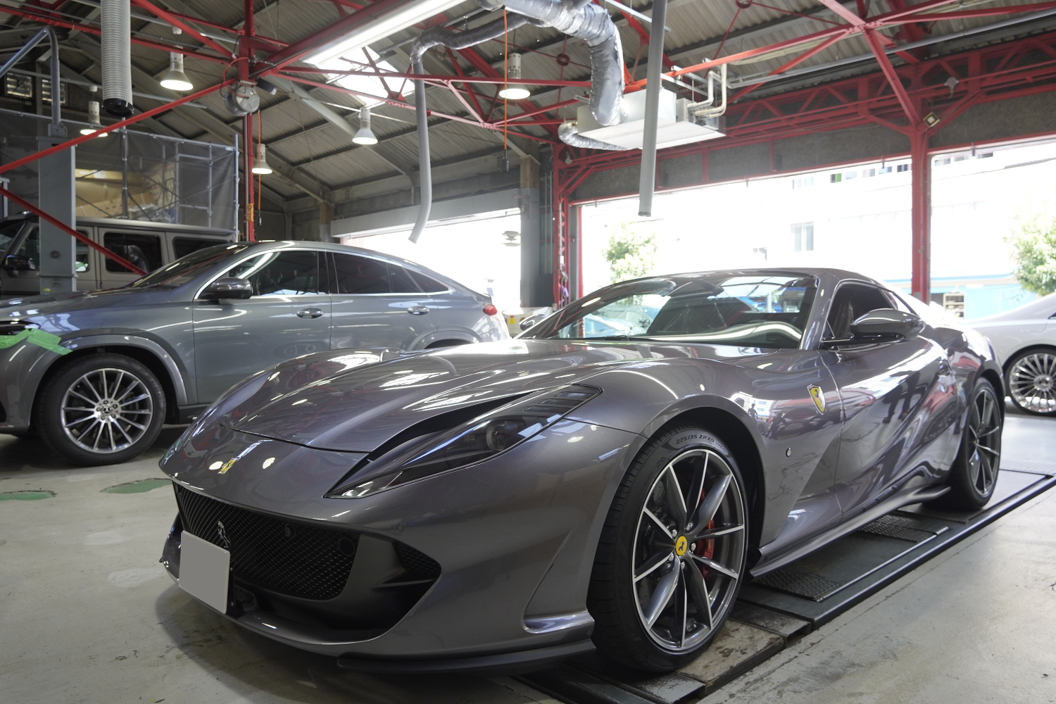 フェラーリ　812 NOVITEC ホイール交換