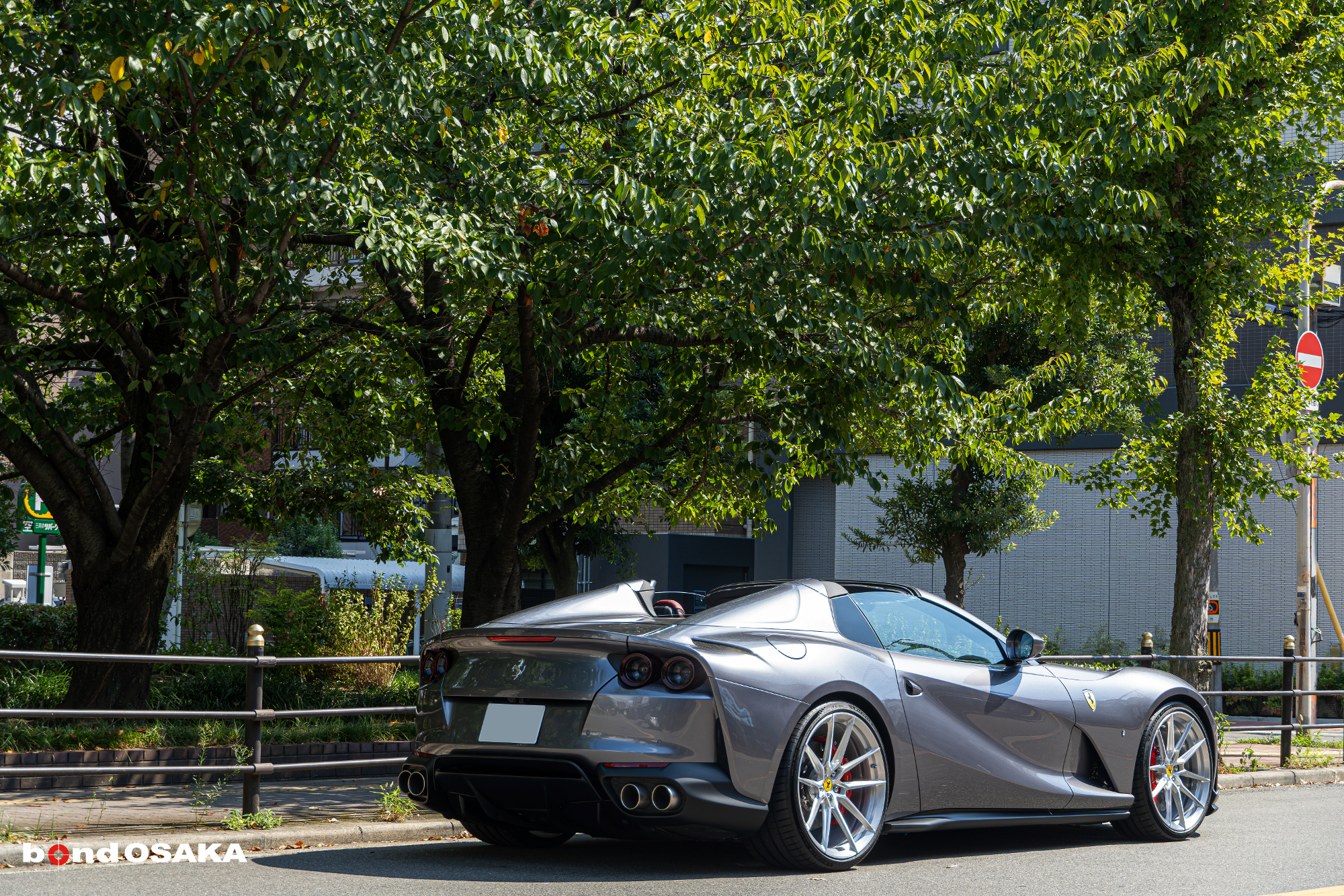 フェラーリ　812 NOVITEC ホイール交換
