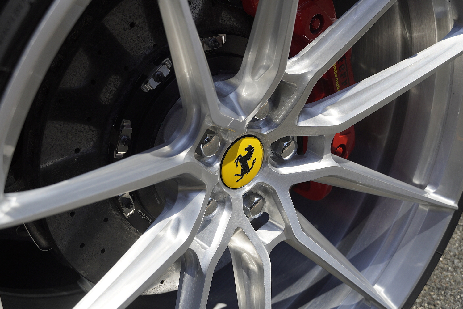 フェラーリ　812 NOVITEC ホイール交換