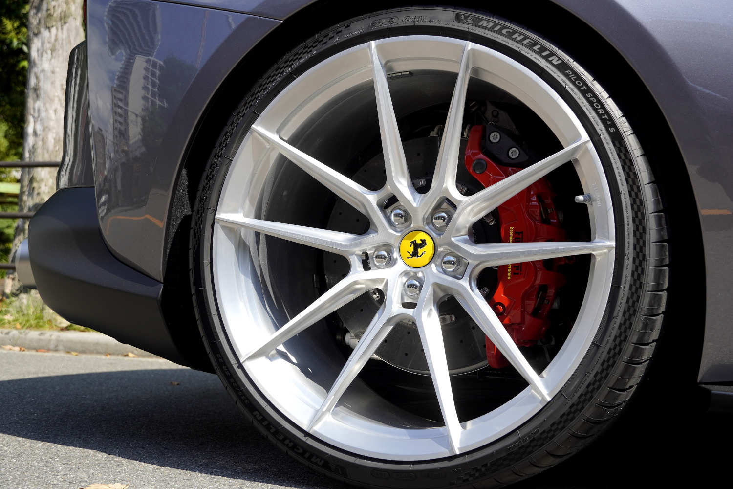 フェラーリ　812 NOVITEC ホイール交換