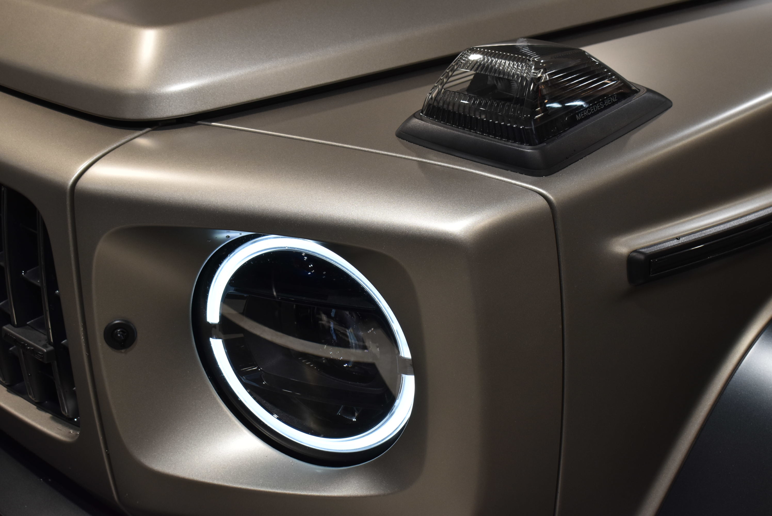 メルセデスAMG G63 20thアニバーサリー ED(300台限定) BRABUSフロントリップ 電動サイドステップ イージークローズユニット デジタルインナーミラー