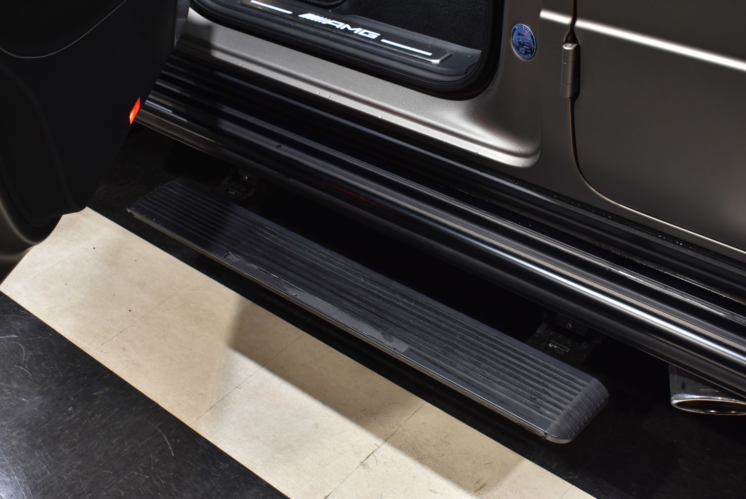 メルセデスAMG G63 20thアニバーサリー ED(300台限定) BRABUSフロントリップ 電動サイドステップ イージークローズユニット デジタルインナーミラー