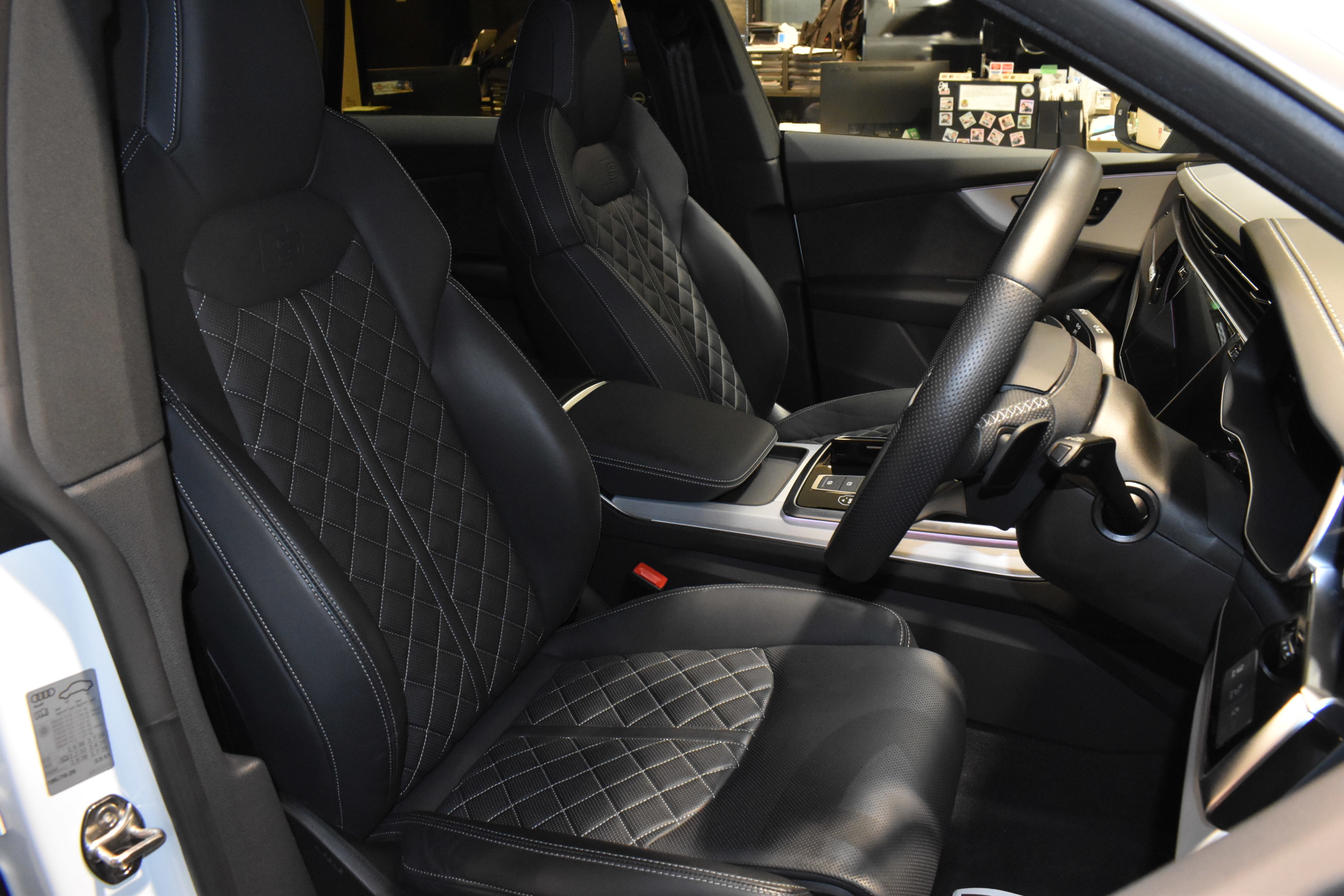 ＡＵＤＩＱ８　５５ＴクワトロＳ－ＬＩＮＥ　グレイシアホワイト　クロスステッチフルレザーシート（ヒーター＆Ｆベンチレーション）　パノラミックスライディングルーフ　ＡＢＴエアロパーツ　BC FORGED　２３インチAW　キャリパーペイント