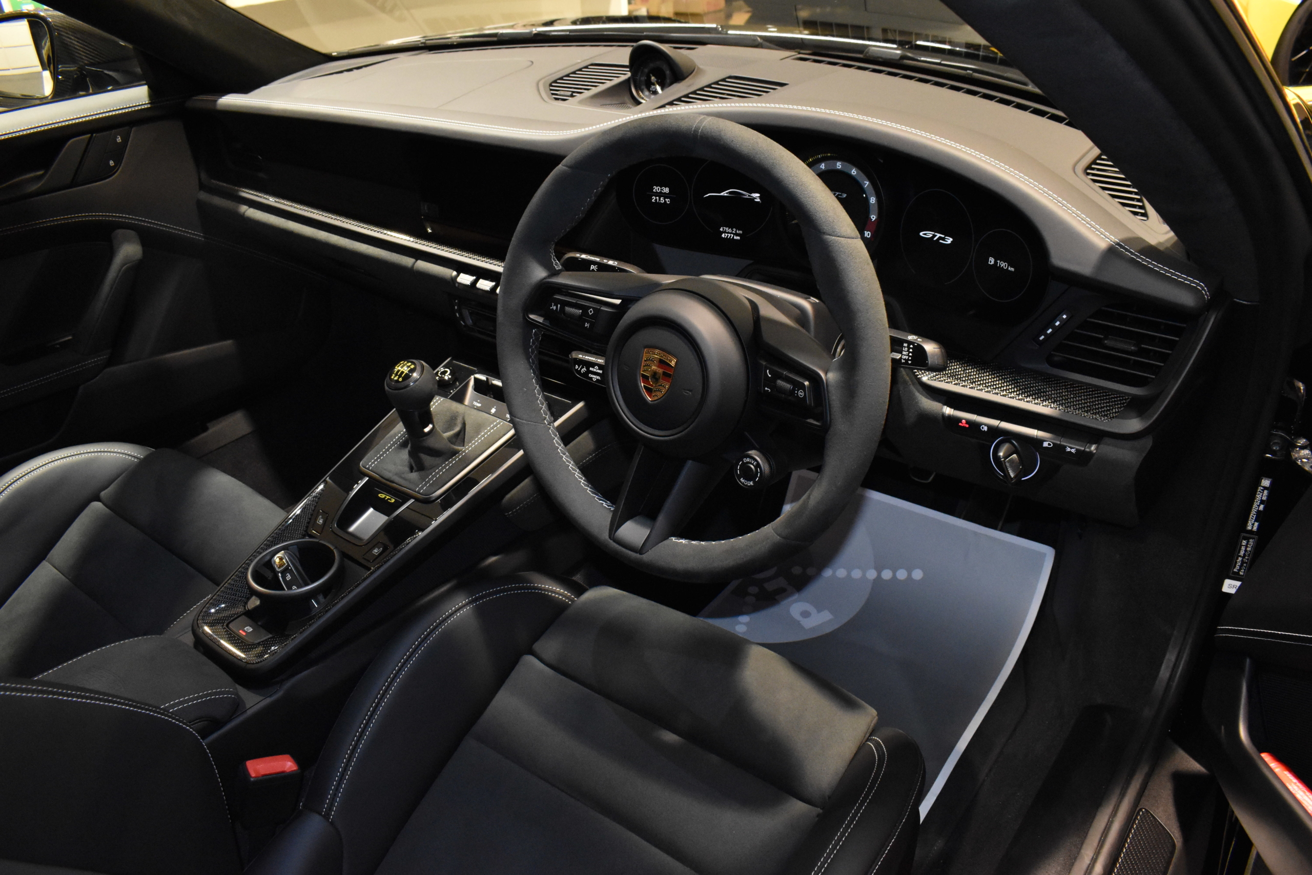 ポルシェ992　GT3　6MT　スポーツクロノ　カーボンルーフ　カーボンインテリア　フロントリフター　電動シート　スポーツＥＸ