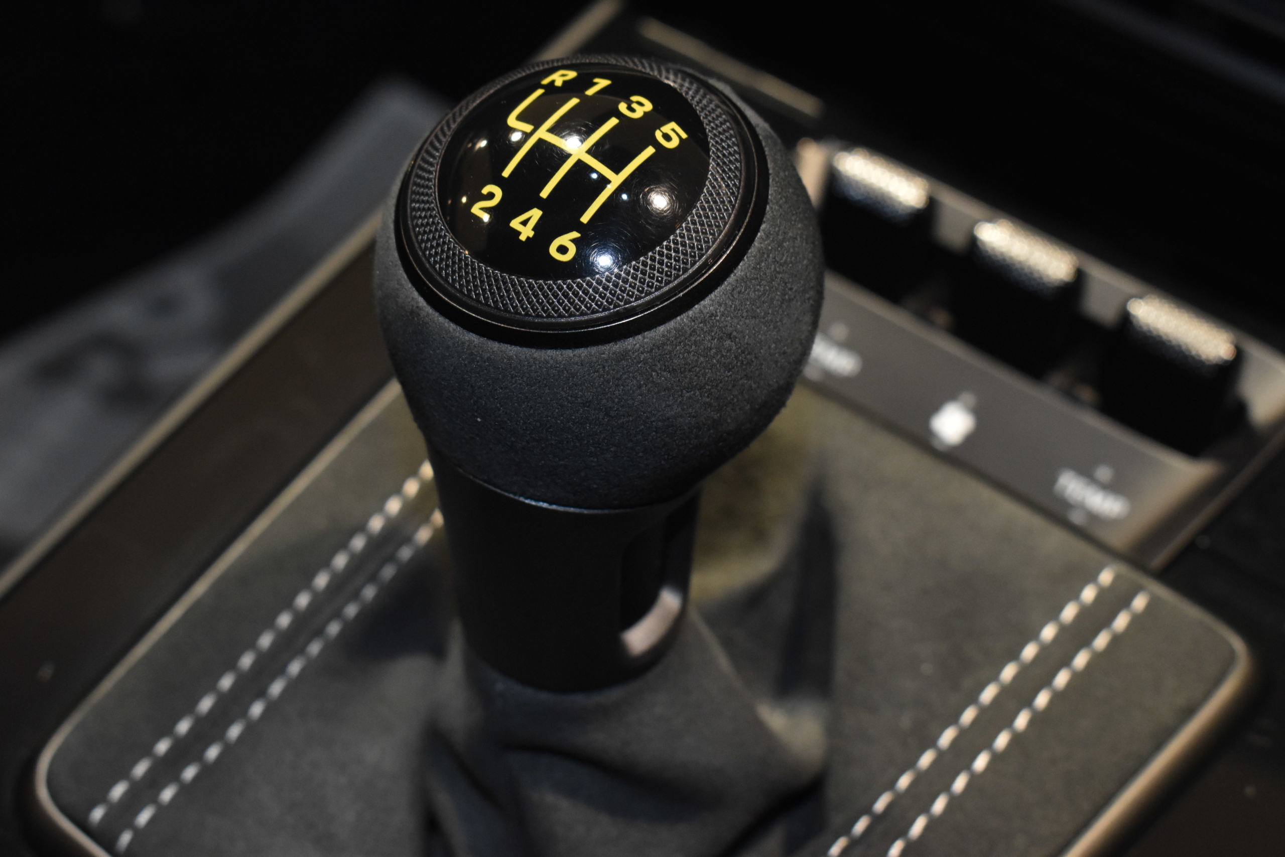ポルシェ992　GT3　6MT　スポーツクロノ　カーボンルーフ　カーボンインテリア　フロントリフター　電動シート　スポーツＥＸ