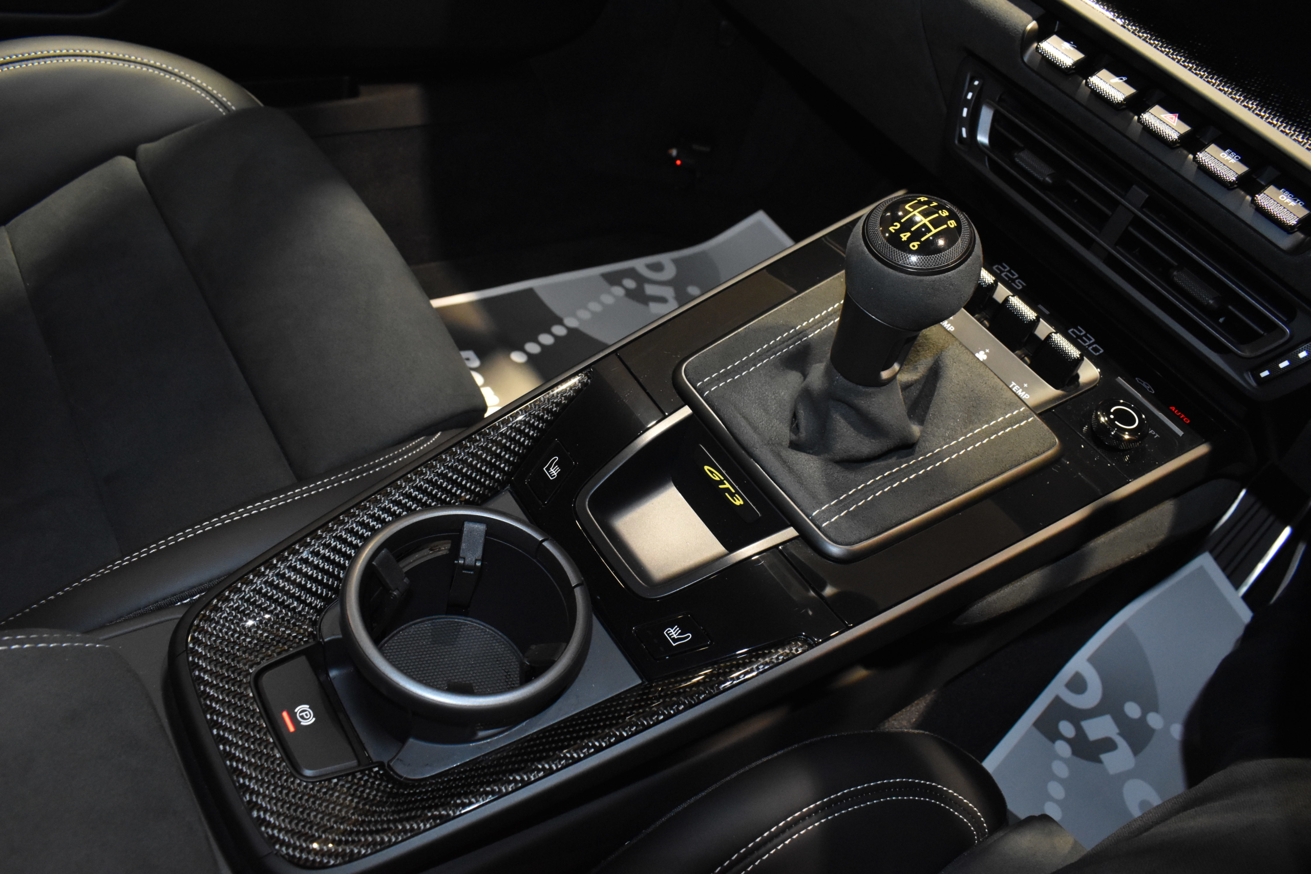 ポルシェ992　GT3　6MT　スポーツクロノ　カーボンルーフ　カーボンインテリア　フロントリフター　電動シート　スポーツＥＸ