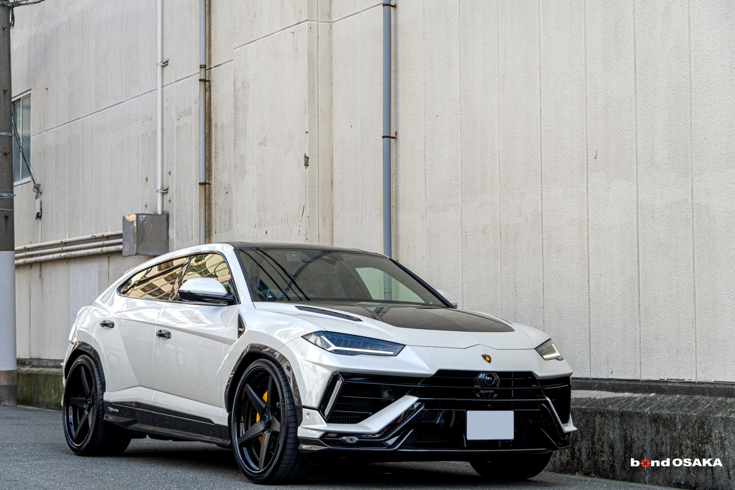 ウルス　ペルフォルマンテ　ローダウン　ホイール交換　Anrky カーボン　カスタム