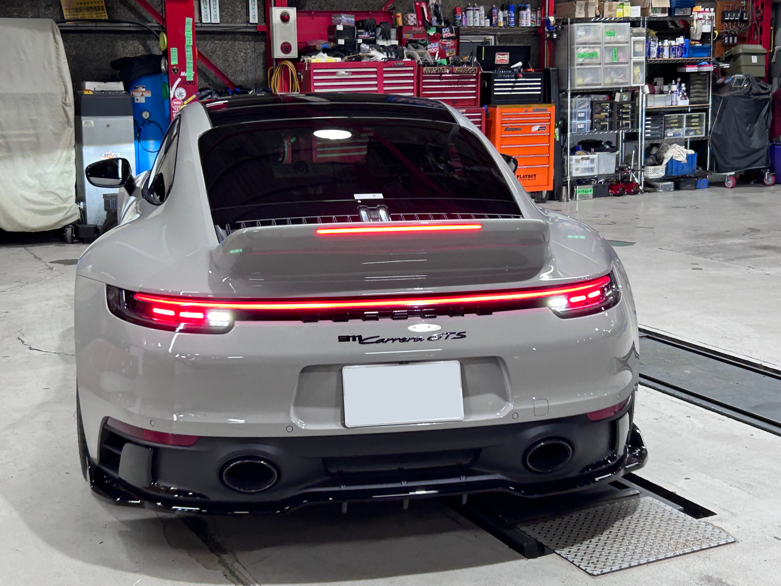 ポルシェ　992　エアロ　ダックテール　カスタム