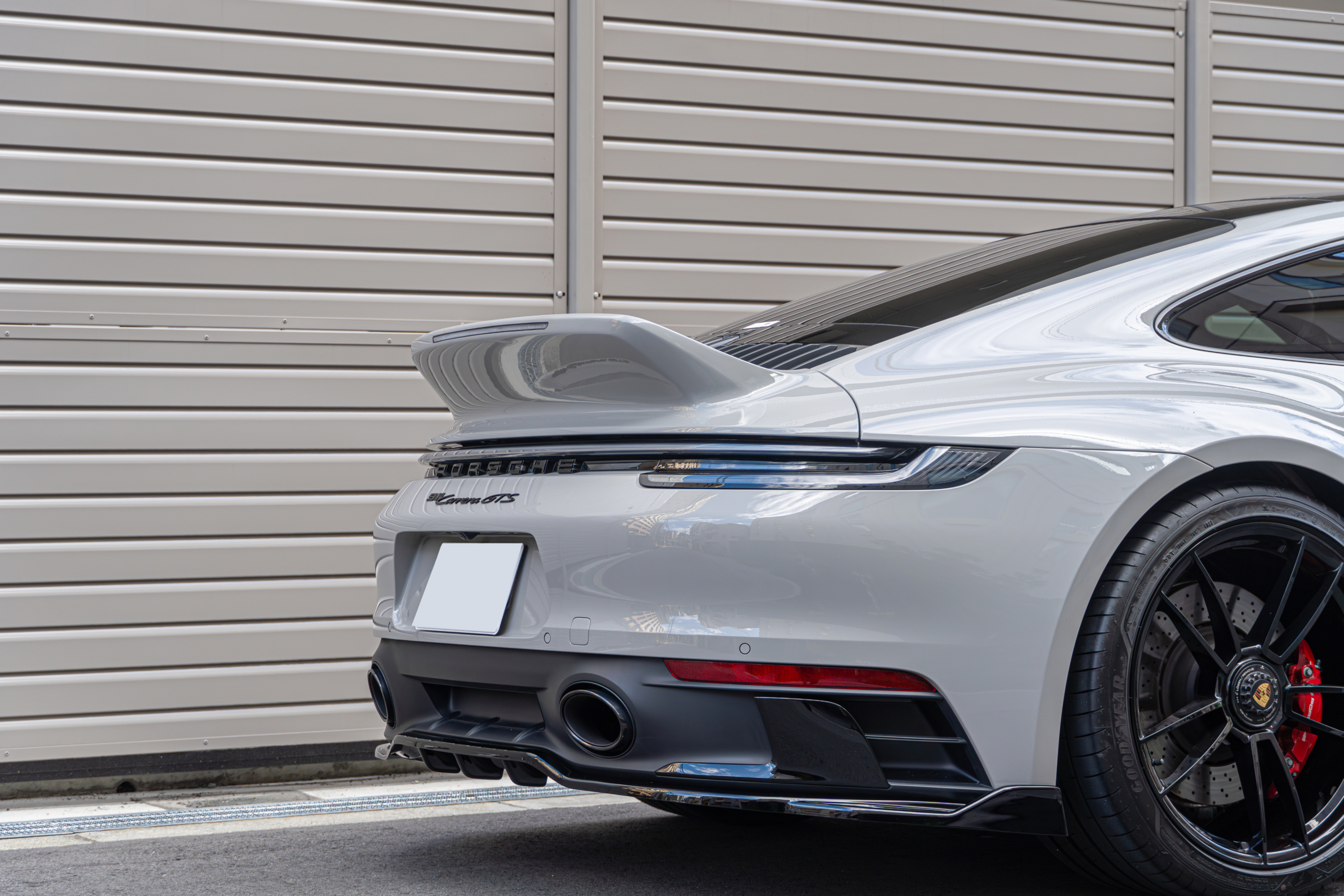 ポルシェ　992　エアロ　ダックテール　カスタム