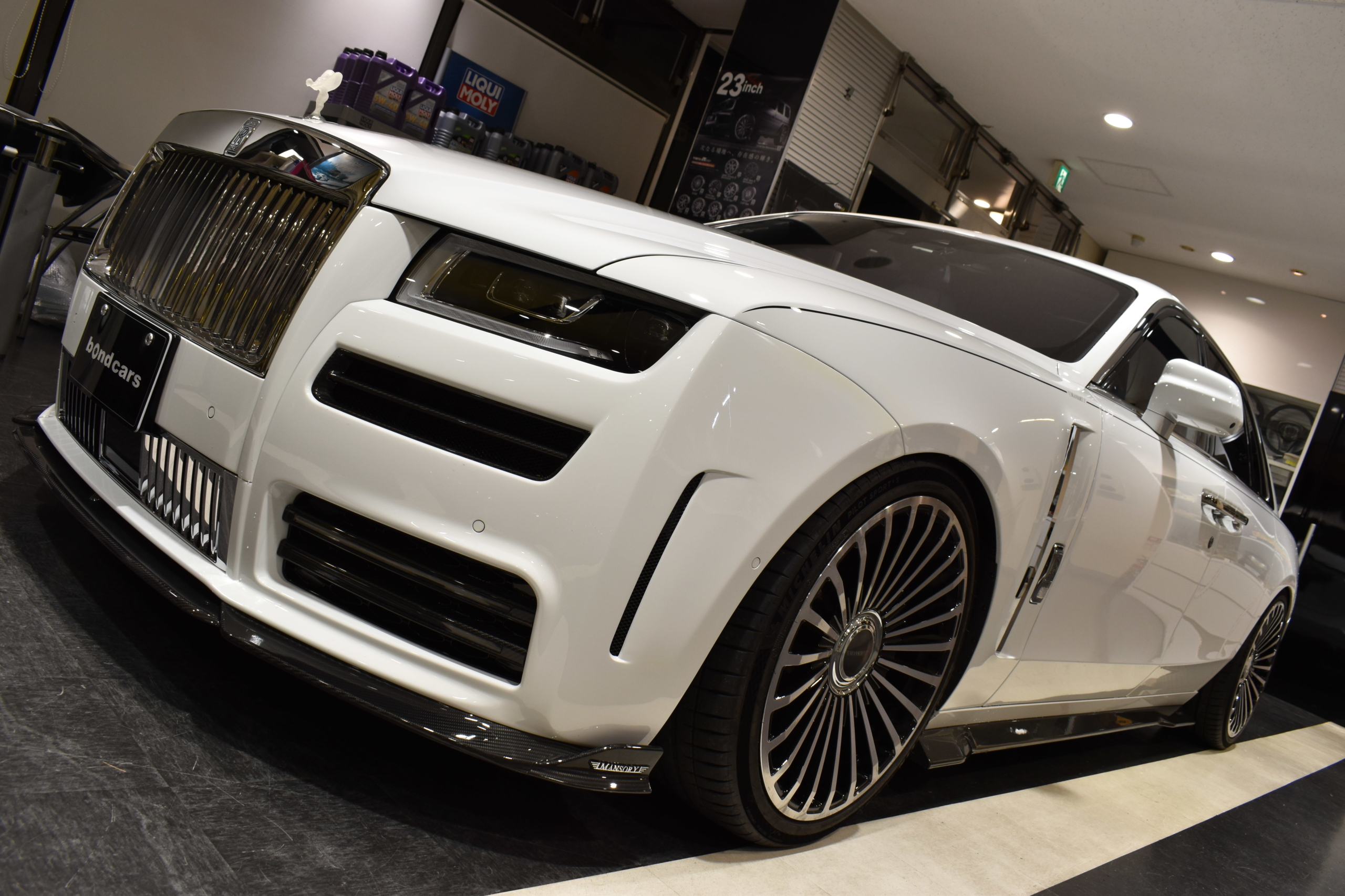 ロールスロイス　ゴーストⅢ　コーチライン　シューティングスターヘッドライナー　リアエンターテイメント　クリスタルSOE　MANSORYフルＫＩＴ　MANSORY22インチアルミホイール　ローダウン　レーダー＆ドラレコ
