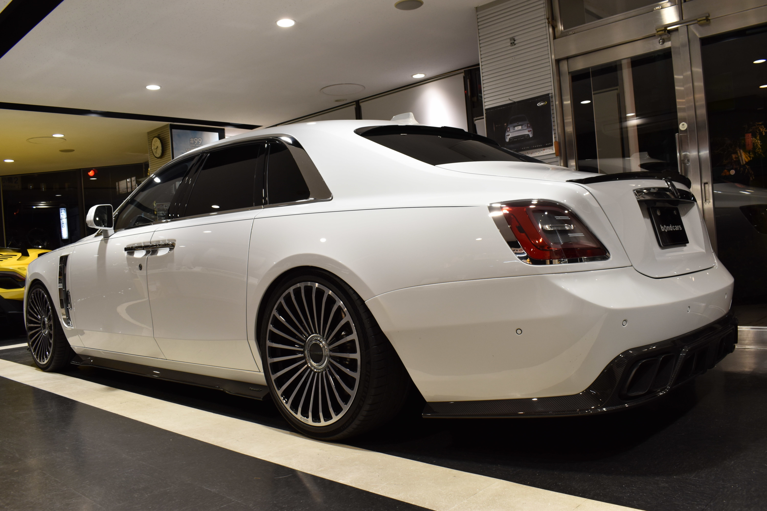 ロールスロイス　ゴーストⅢ　コーチライン　シューティングスターヘッドライナー　リアエンターテイメント　クリスタルSOE　MANSORYフルＫＩＴ　MANSORY22インチアルミホイール　ローダウン　レーダー＆ドラレコ