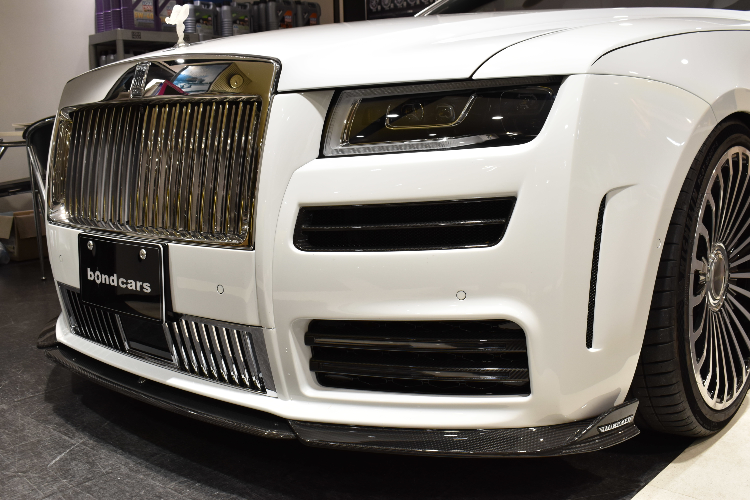 ロールスロイス　ゴーストⅢ　コーチライン　シューティングスターヘッドライナー　リアエンターテイメント　クリスタルSOE　MANSORYフルＫＩＴ　MANSORY22インチアルミホイール　ローダウン　レーダー＆ドラレコ