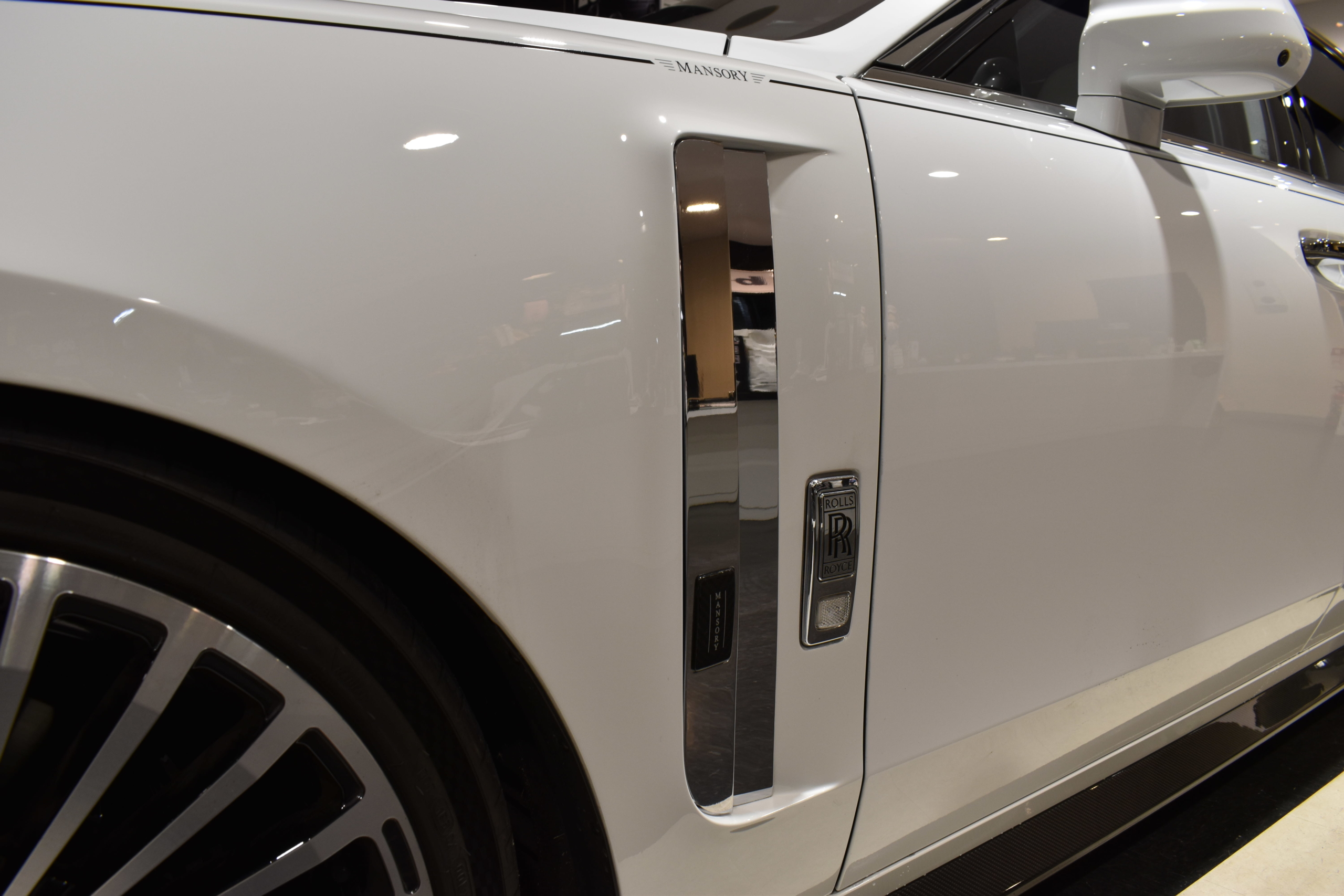 ロールスロイス　ゴーストⅢ　コーチライン　シューティングスターヘッドライナー　リアエンターテイメント　クリスタルSOE　MANSORYフルＫＩＴ　MANSORY22インチアルミホイール　ローダウン　レーダー＆ドラレコ