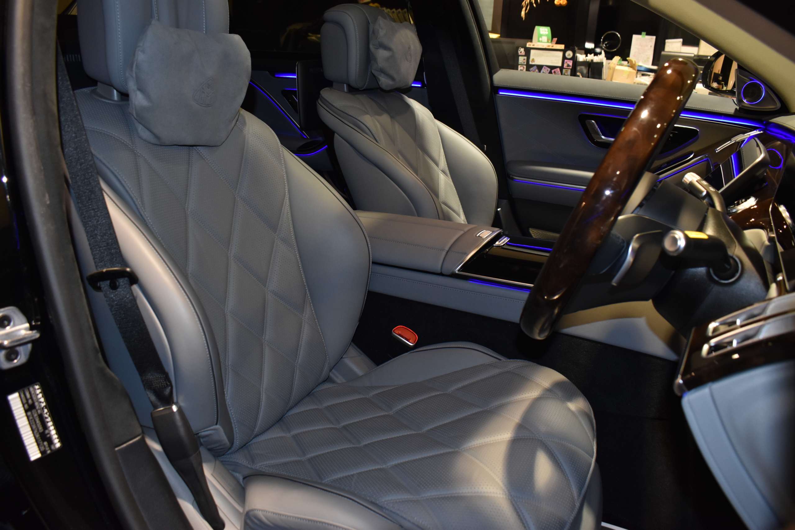 メルセデスマイバッハ　S580　4MATIC　オブシディアンブラック　グレーレザーシート　ＡＬ１３-２１インチＡＷ　ロワリングキット　フロントメッキグリル　3Ｄツィーター 　レーダー＆ドライブレコーダー