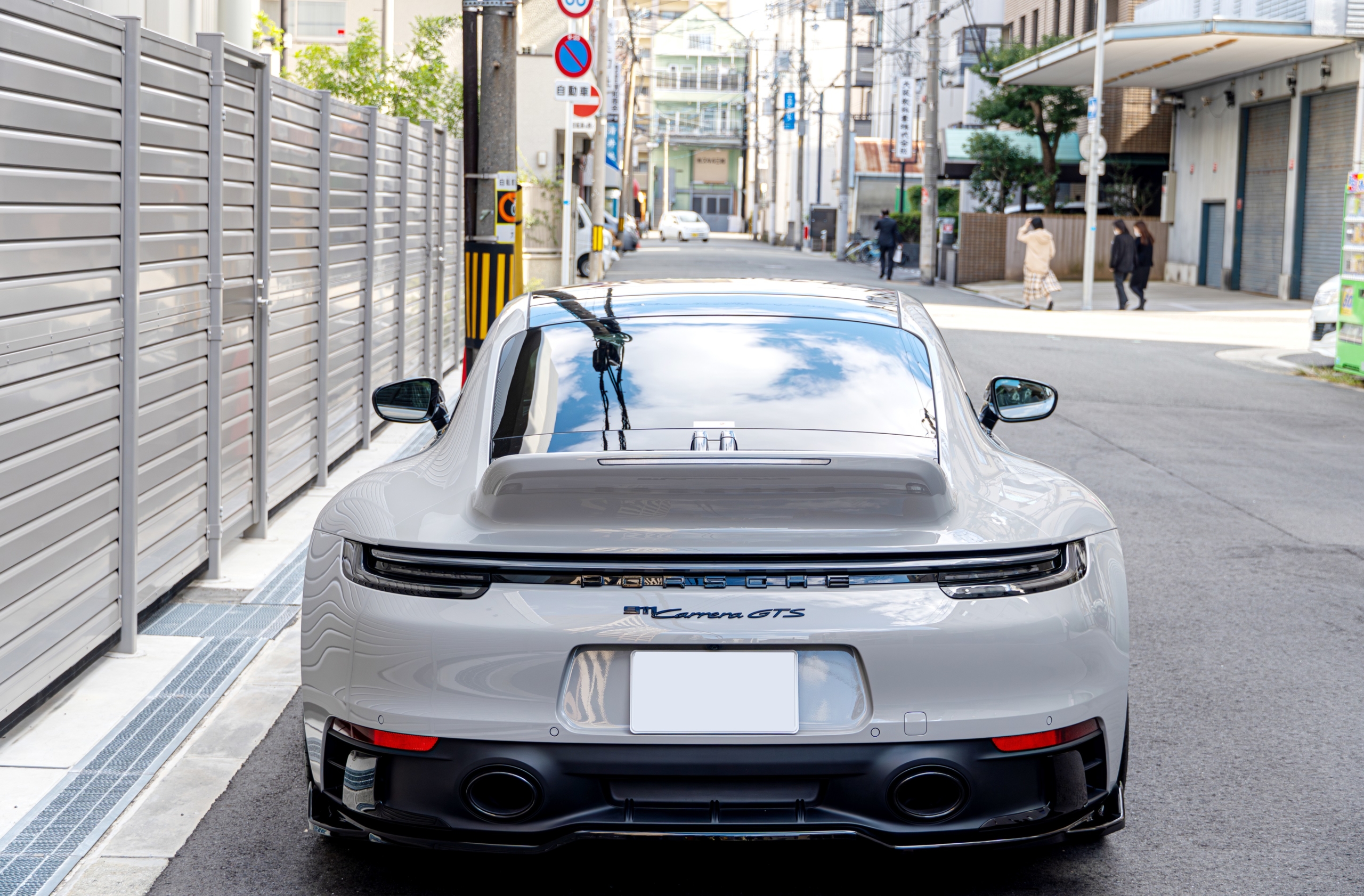 ポルシェ　992　エアロ　ダックテール　カスタム