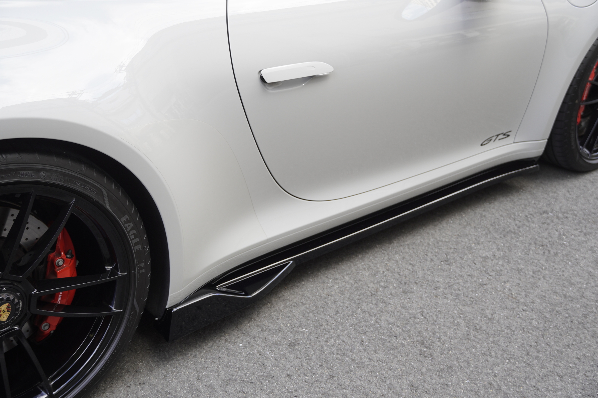 ポルシェ　992　エアロ　ダックテール　カスタム